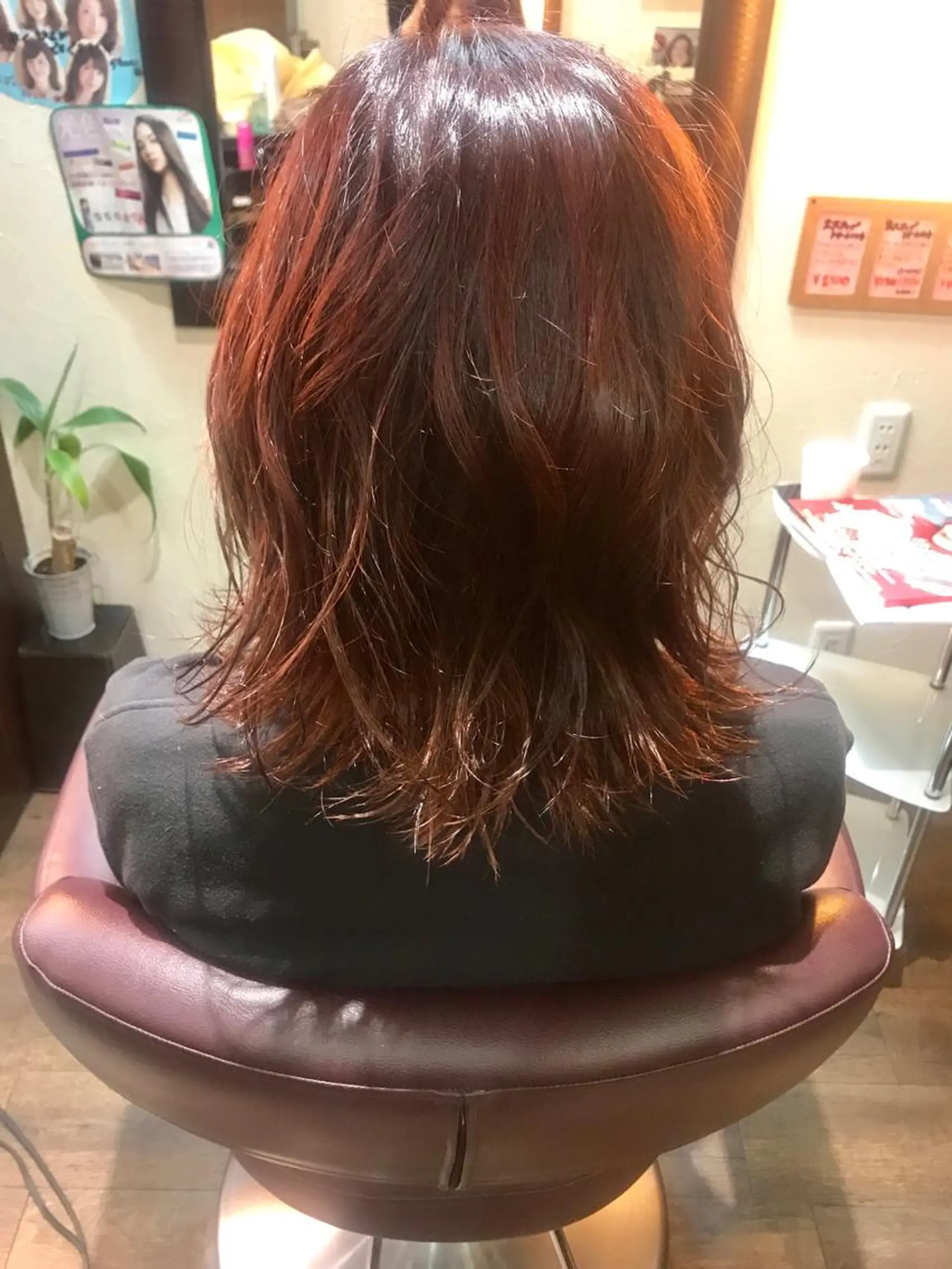 ミディアム カット ヘアカラー トモタニ ミオのヘアスタイル