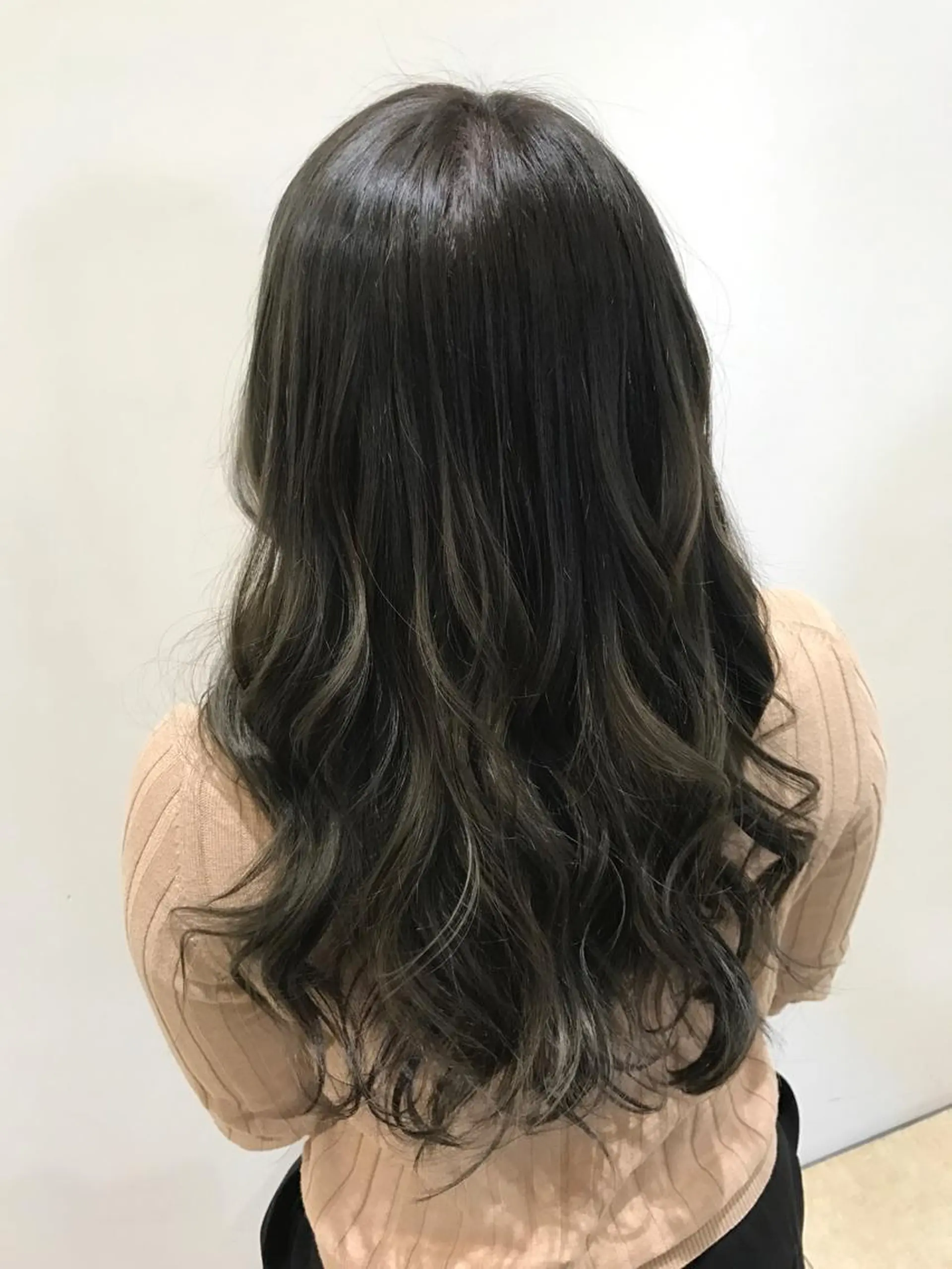 ロング カラー アッシュ 佐々木 好乃のヘアスタイル