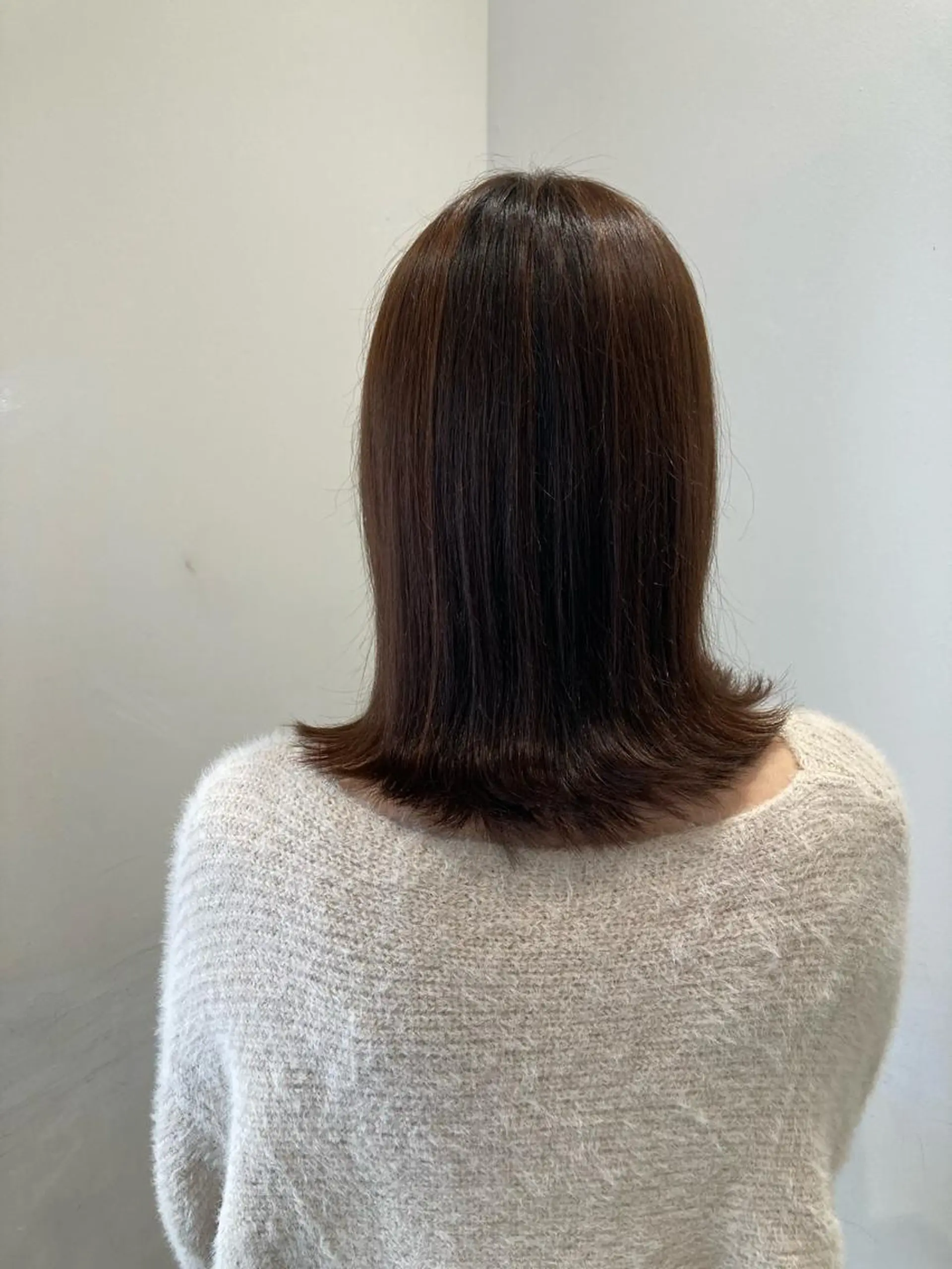 ミディアム 外ハネヘア カット 折本 沙織のヘアスタイル