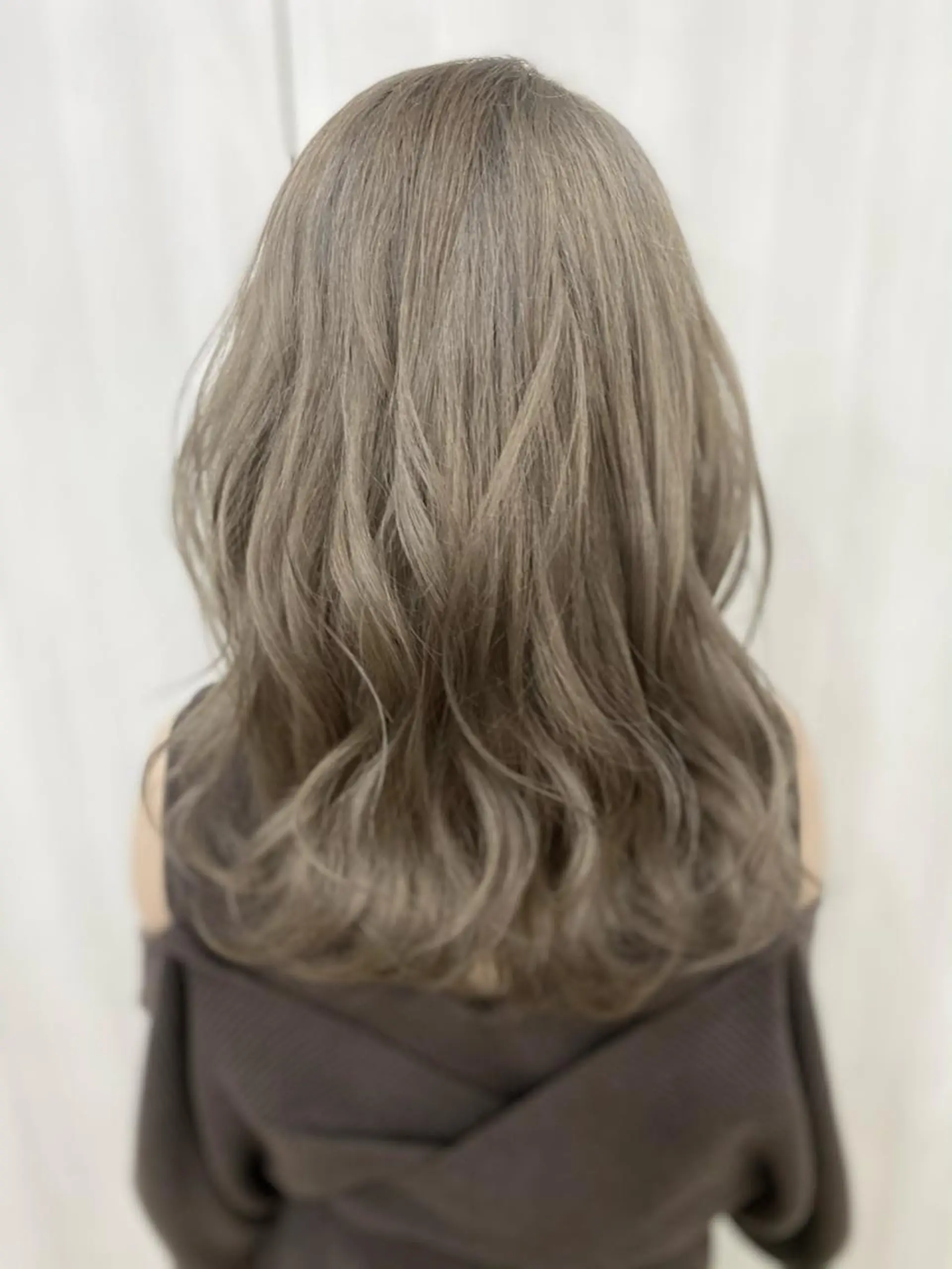 セミロング カラー ヘアアレンジ グレージュ 松井 敬太郎のヘアスタイル