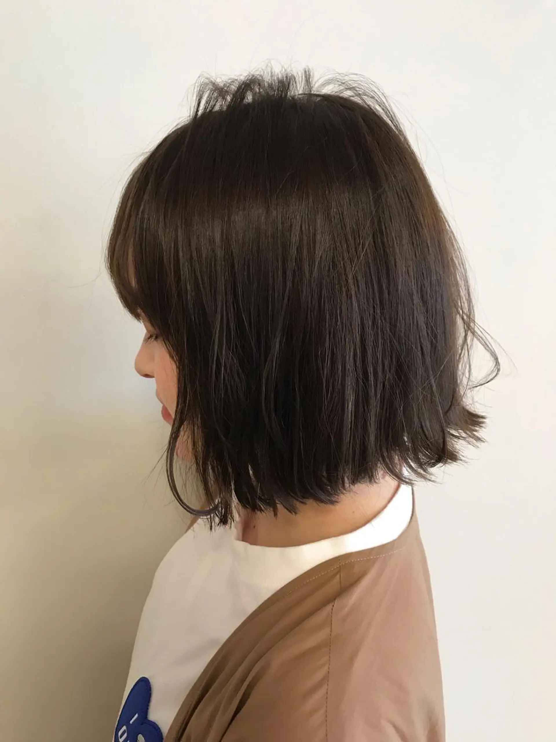 ショート カラー 切りっぱなしボブ ブリーチ ブリーチなしカラー ボブ 外ハネヘア デザインカラー🌈 高木リョウのヘアスタイル