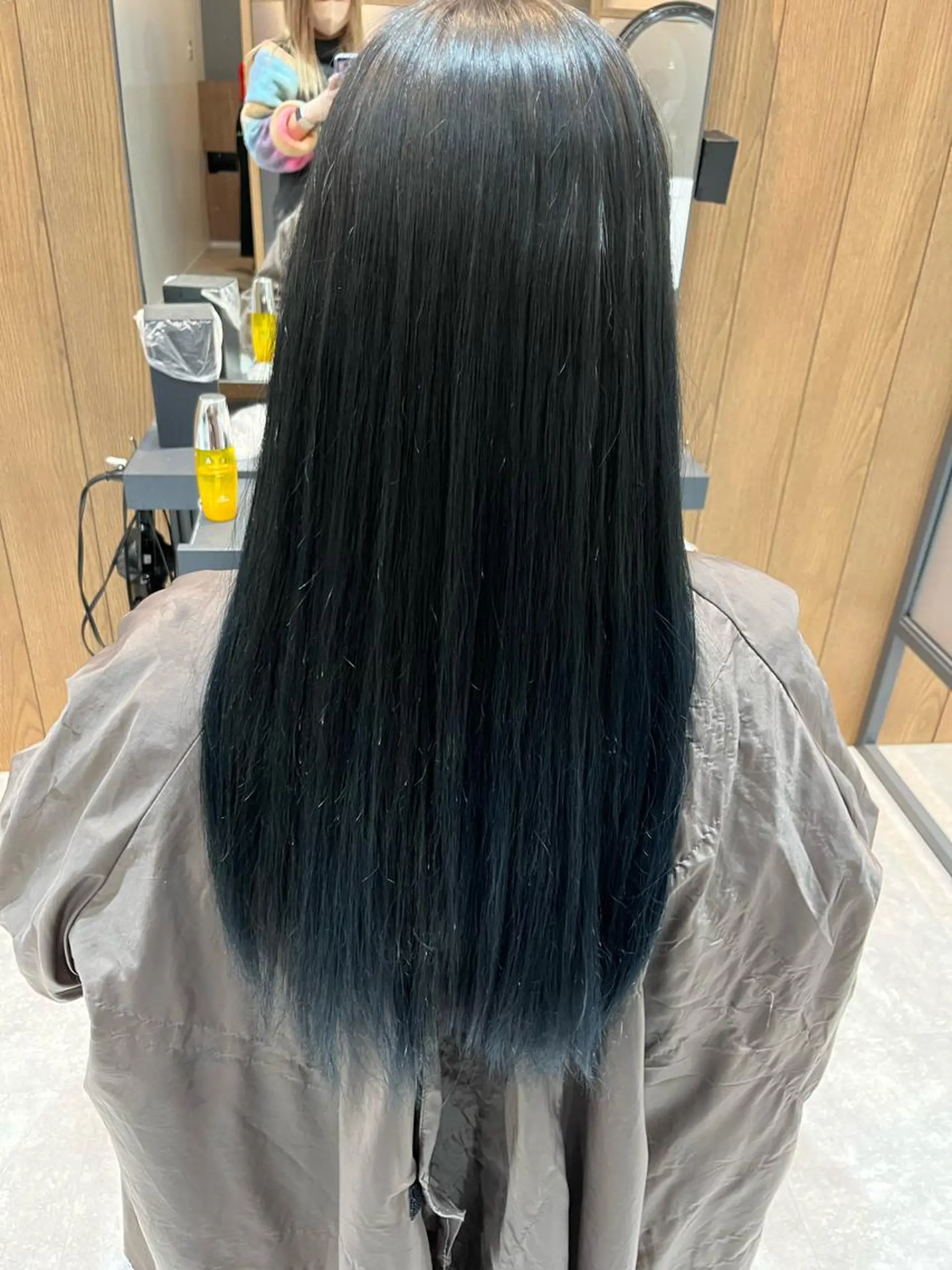 ミディアム カラー 黒髪 ブリーチ ブルーカラー ブルーブラック ブリーチなしカラー neul所属・【neul】 NOAのヘアスタイル