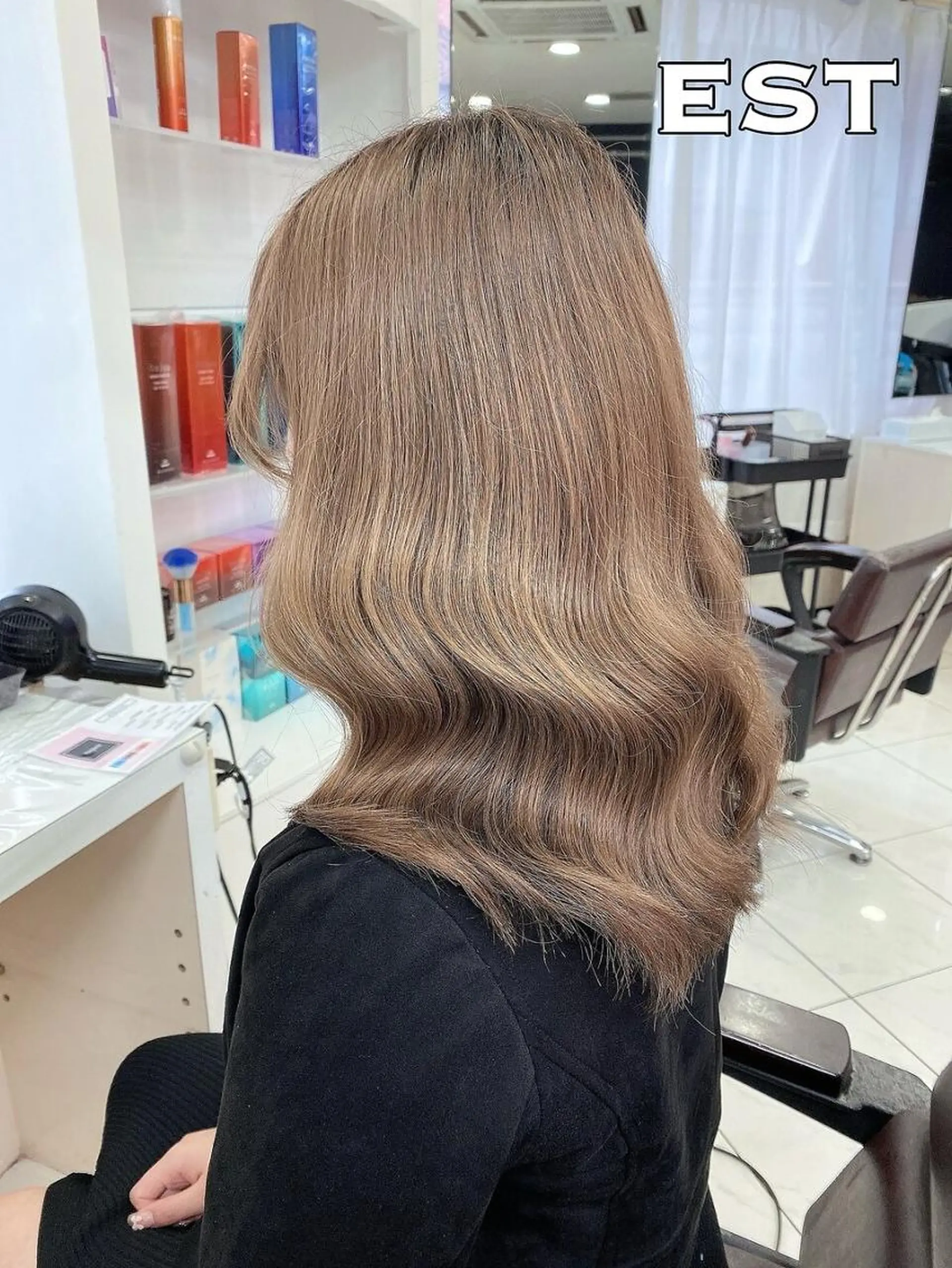 カラー ヘアアレンジ ロング シールエクステ バレイヤージュ ベージュカラー ブリーチ ケアブリーチ ヘアカラー M. KURUMIのヘアスタイル