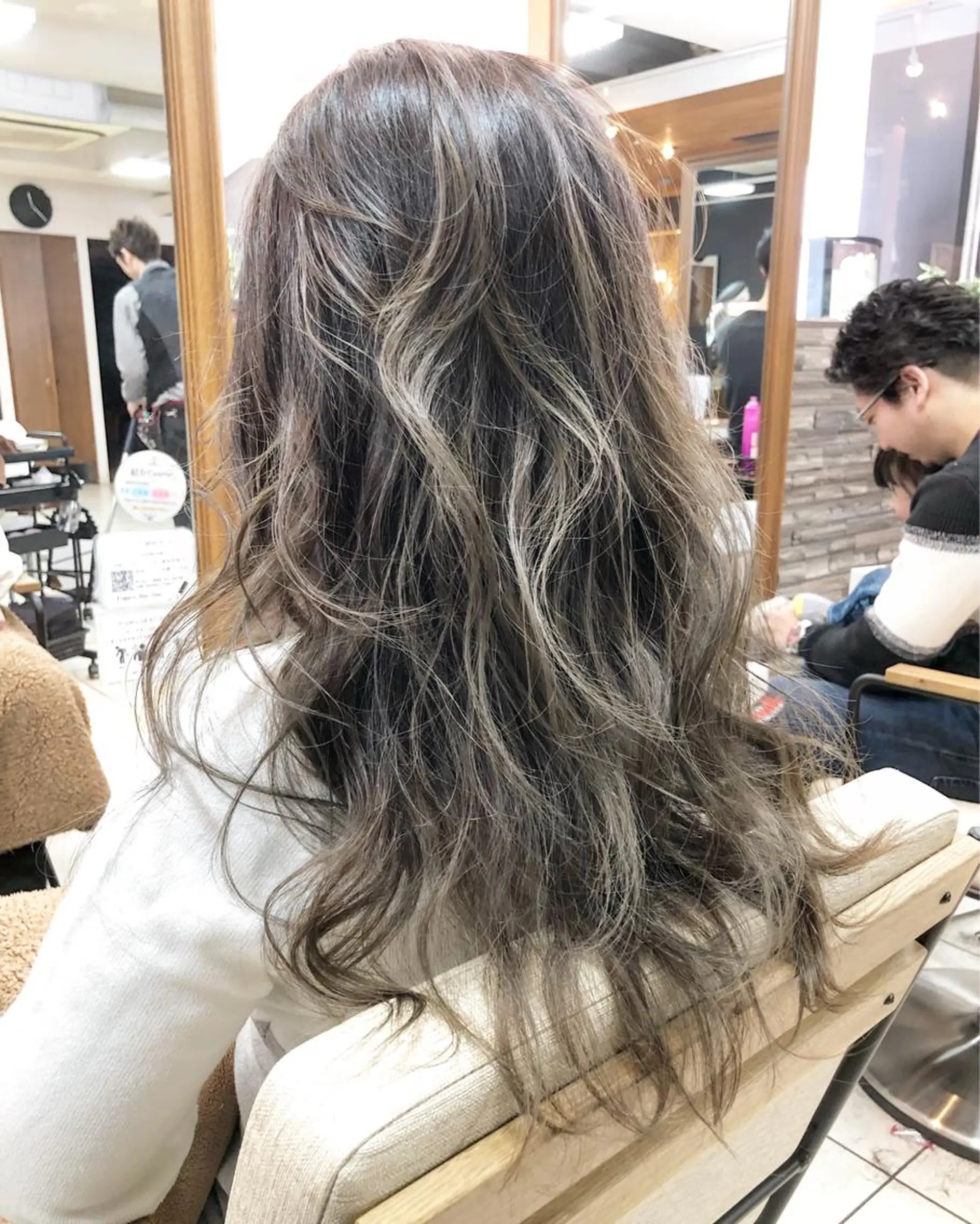 ロング カラー グレージュ REVE所属・TAKU 美容師のヘアスタイル