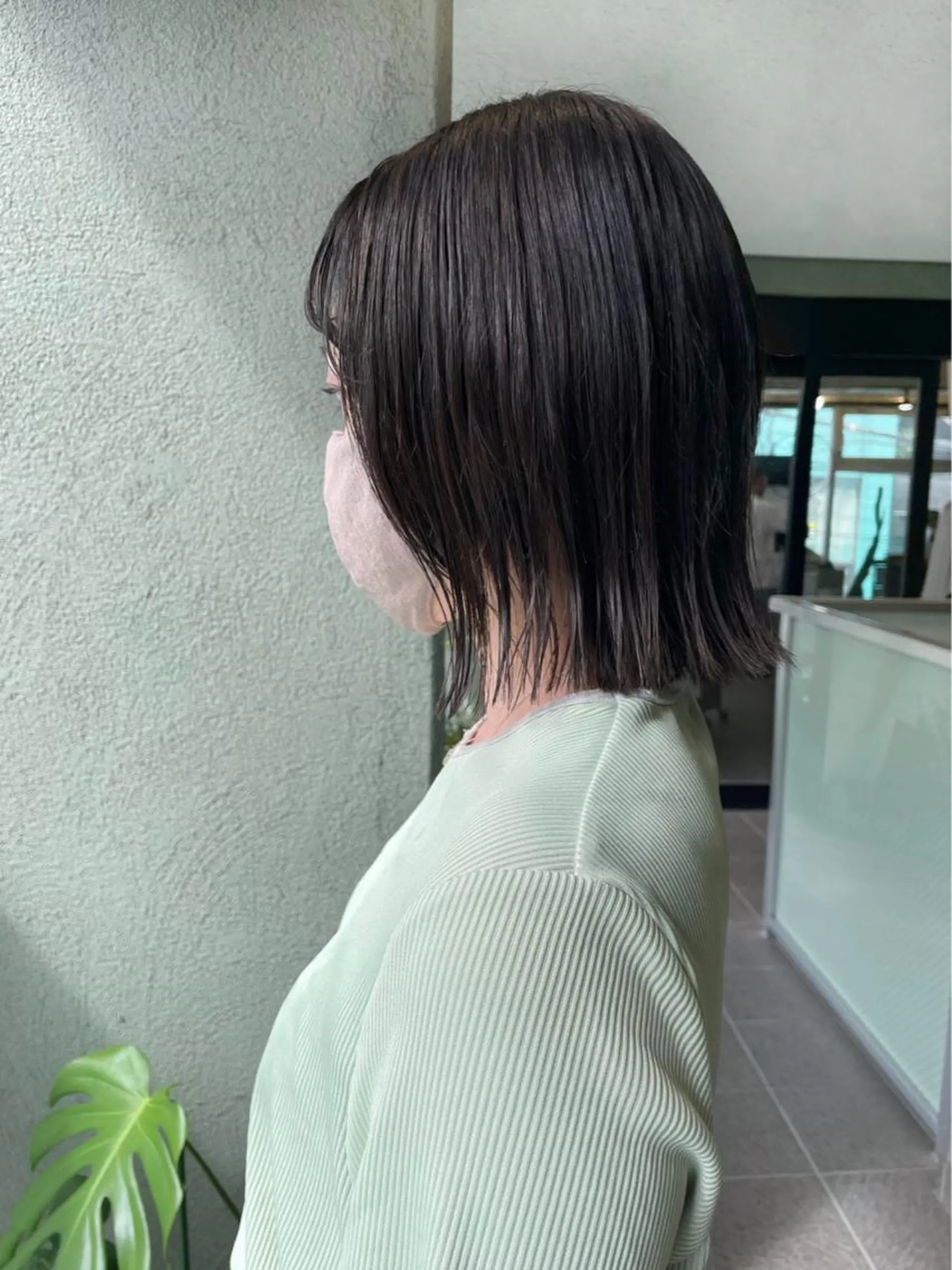 ミディアム カラー 切りっぱなしボブ グレージュ オリーブグレージュ オリーブグレー ボブ カット ヘアカラー トリートメント HIROKI ” stylistのヘアスタイル