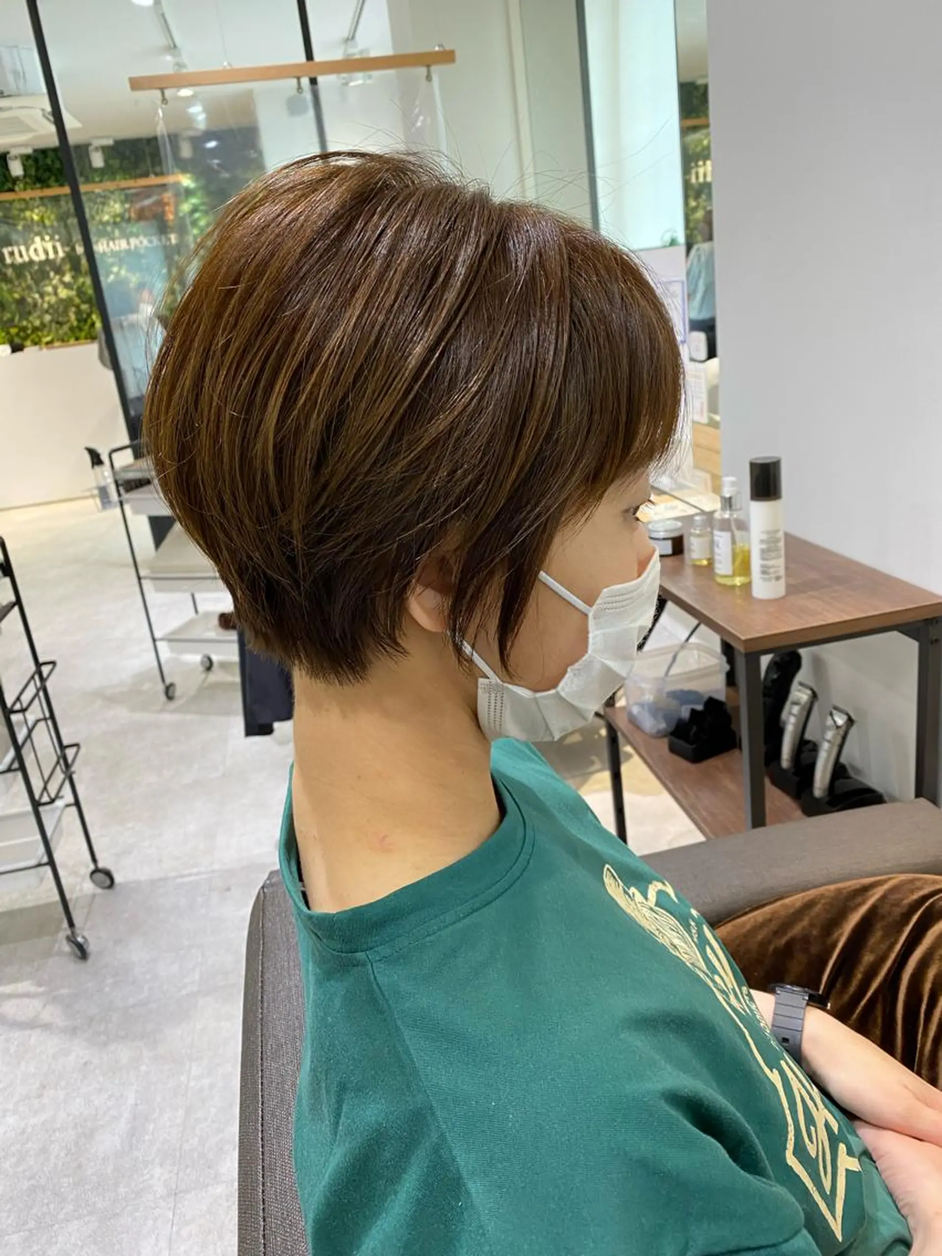 ショート カット ヘアカラー 梅本 彩香のヘアスタイル
