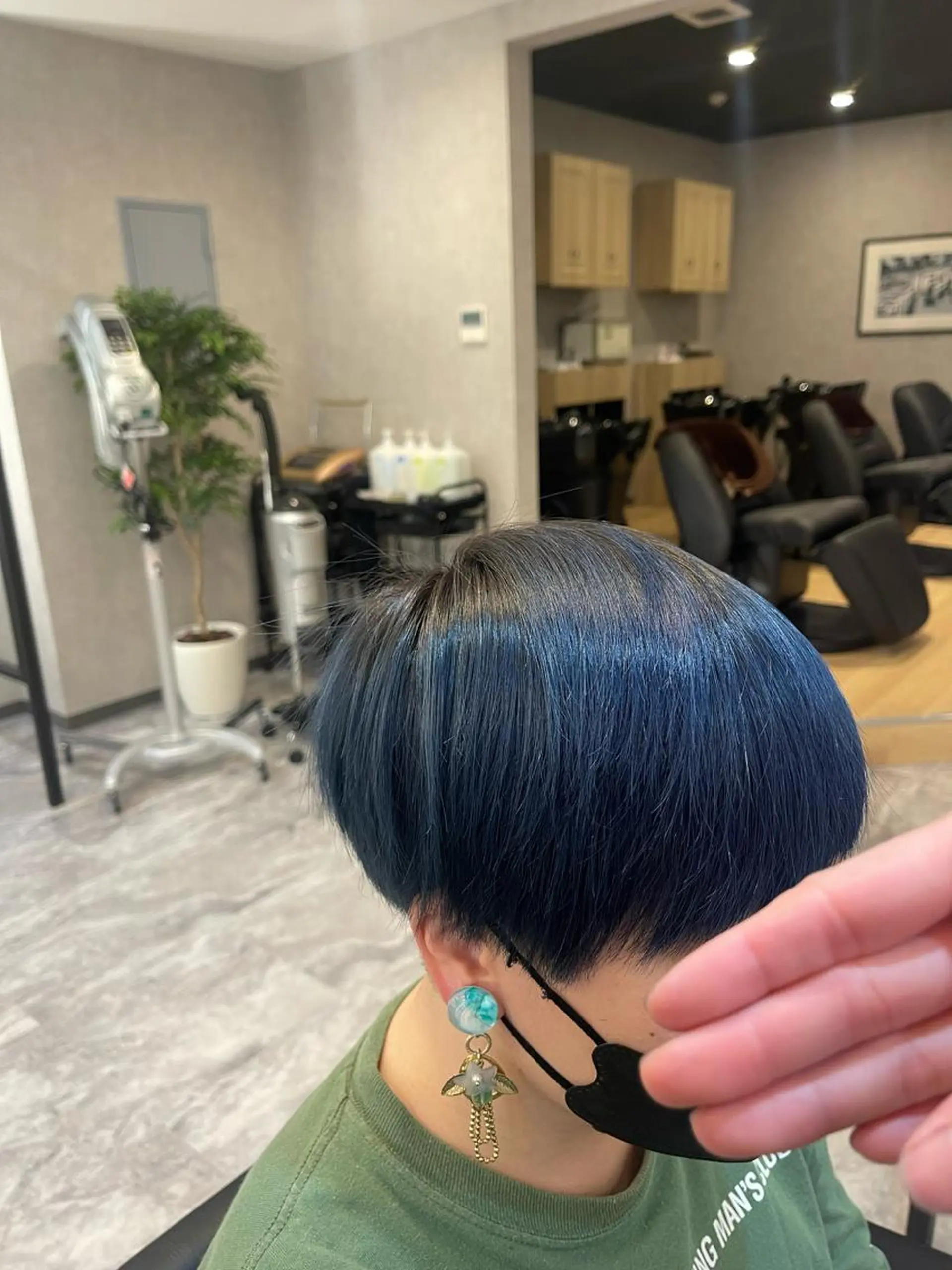 ショート カラー ブルーカラー グラデーションカラー ネイビーカラー ヘッドスパ Unfrose(アンフローズ)所属・猪ノ原 弘子のヘアスタイル