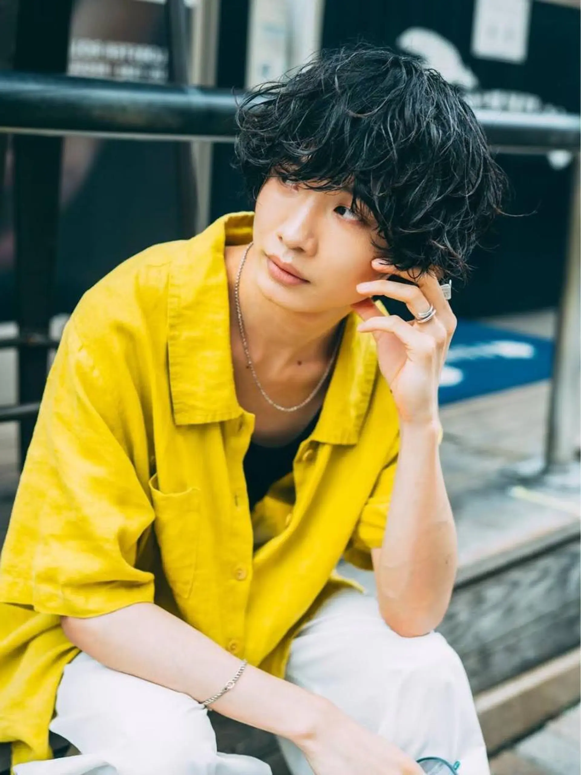 ミディアム パーマ ヘアアレンジ メンズ ミディアムパーマ メンズバレイヤージュ メンズブリーチ メンズハイライト メンズハイトーン カット パーマ トリートメント 似合わせヘア💎 Ÿutóのヘアスタイル