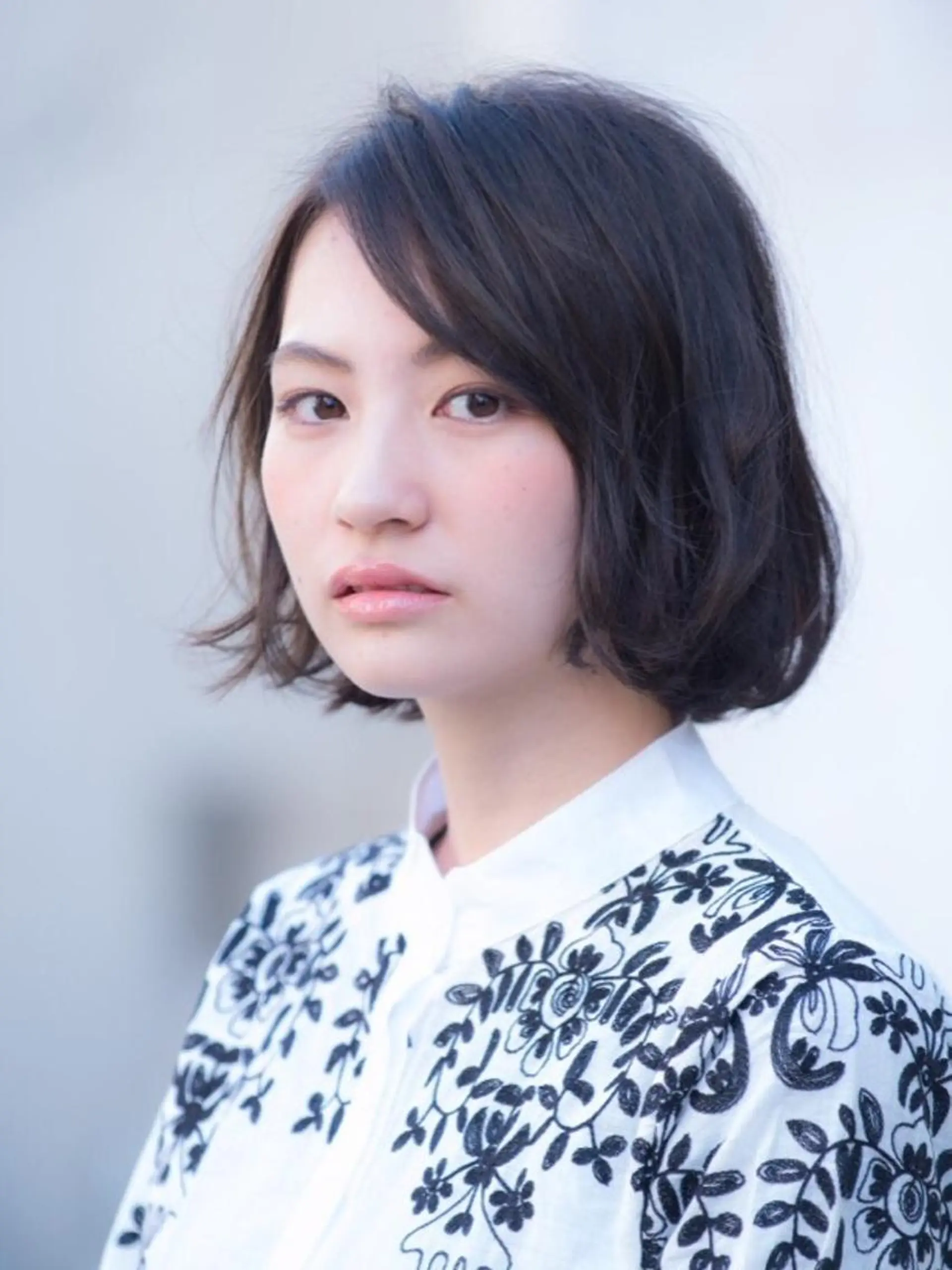 ミディアム カット 青木 はるなのヘアスタイル