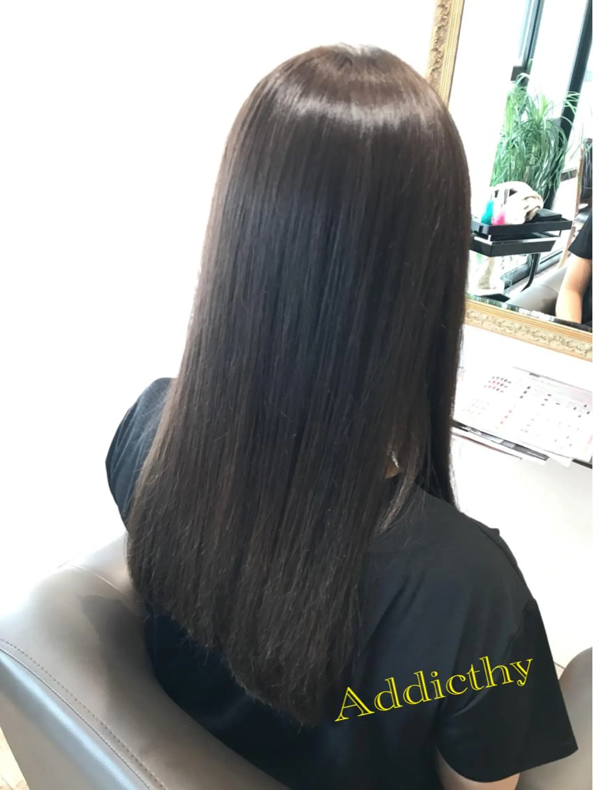 ロング カラー 伊藤 康乃のヘアスタイル