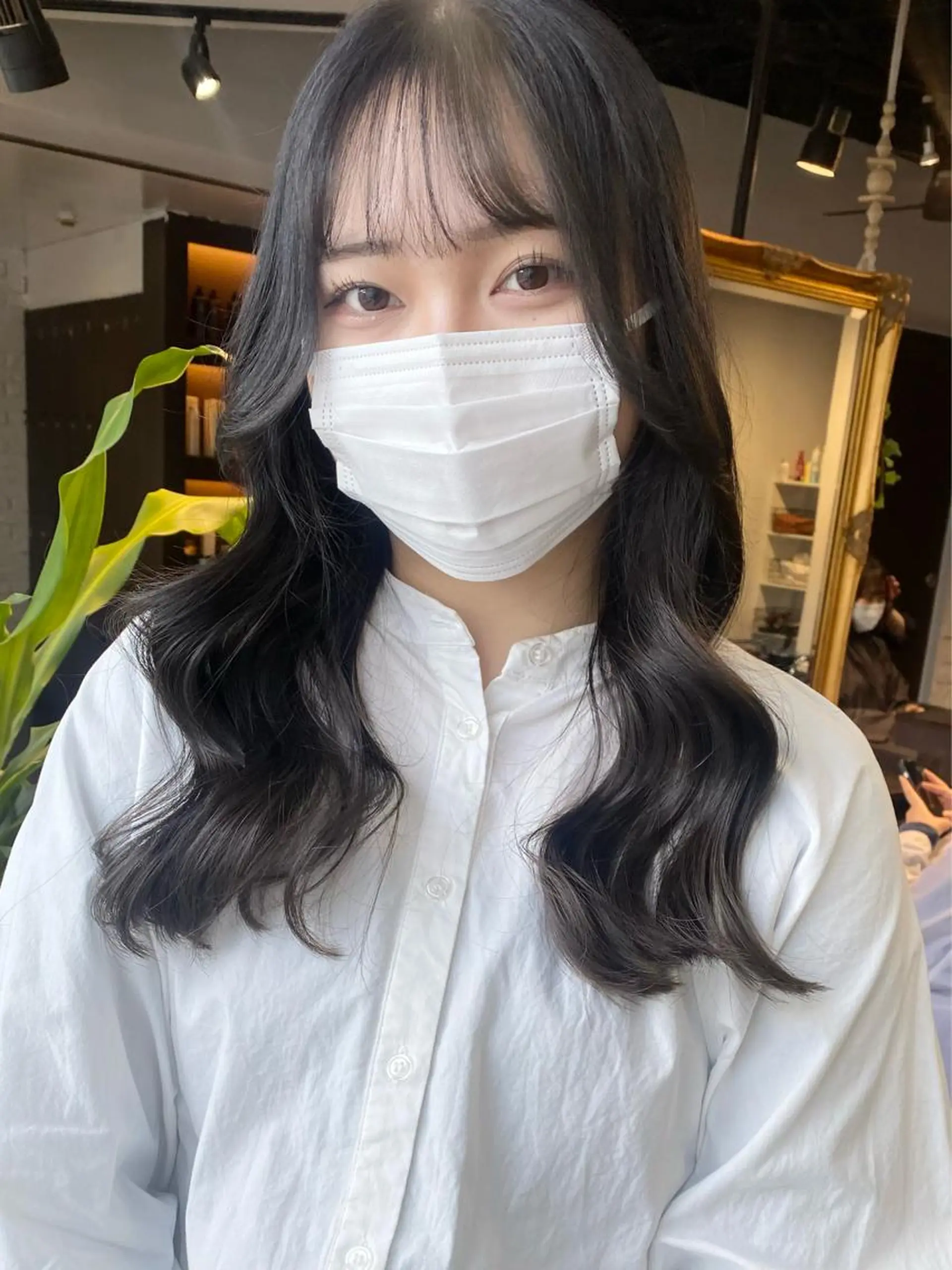 ロング カラー ヘアアレンジ 黒髪 透明感カラー ダークグレー ダークグレージュ グレージュ カット ヘアカラー トリートメント 韓国ヘア×髪質 改善🇰🇷シオリのヘアスタイル