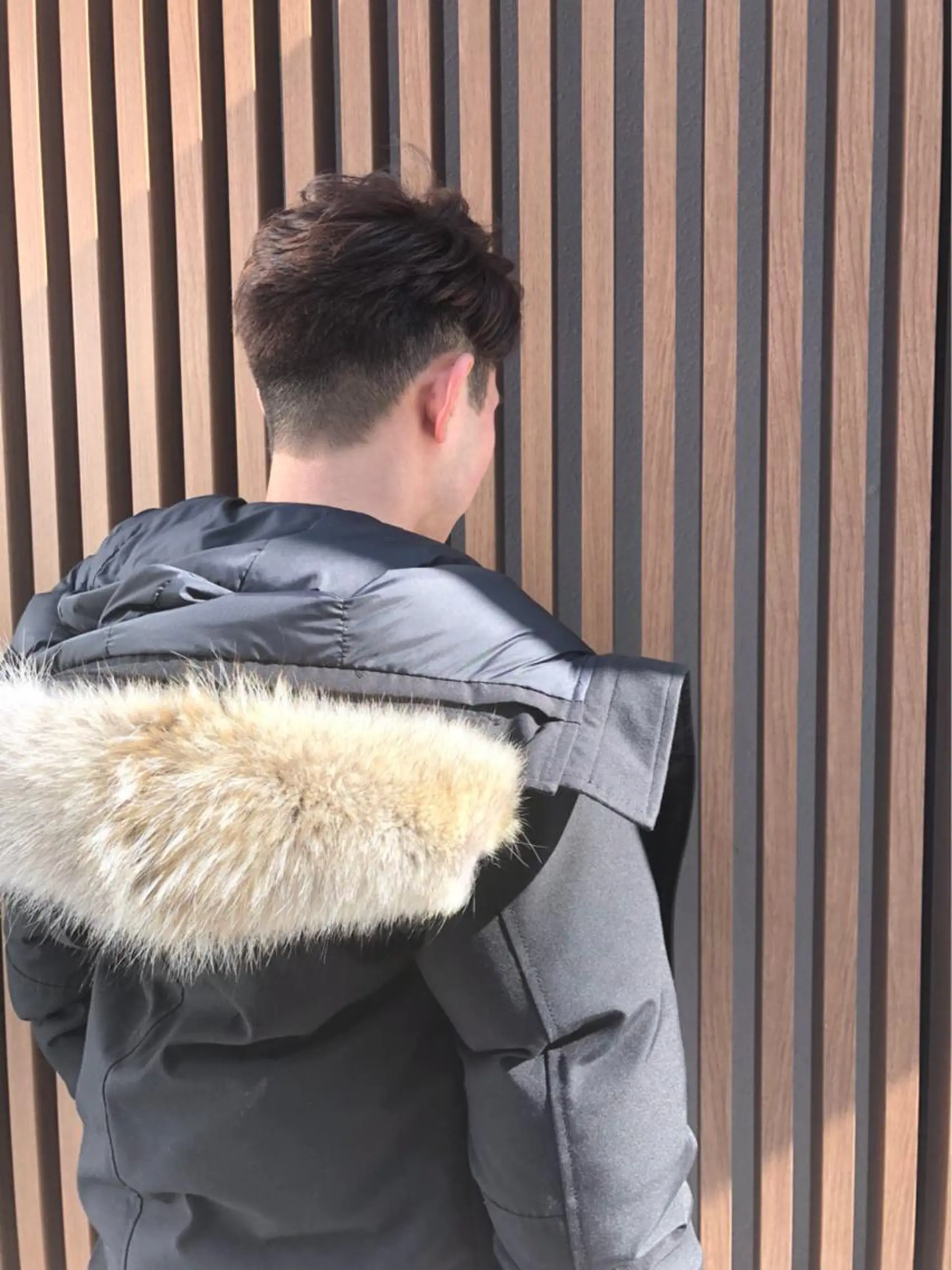 ショート カラー メンズ 刈り上げ かきあげバング カット パーマ Vir by browのヘアスタイル