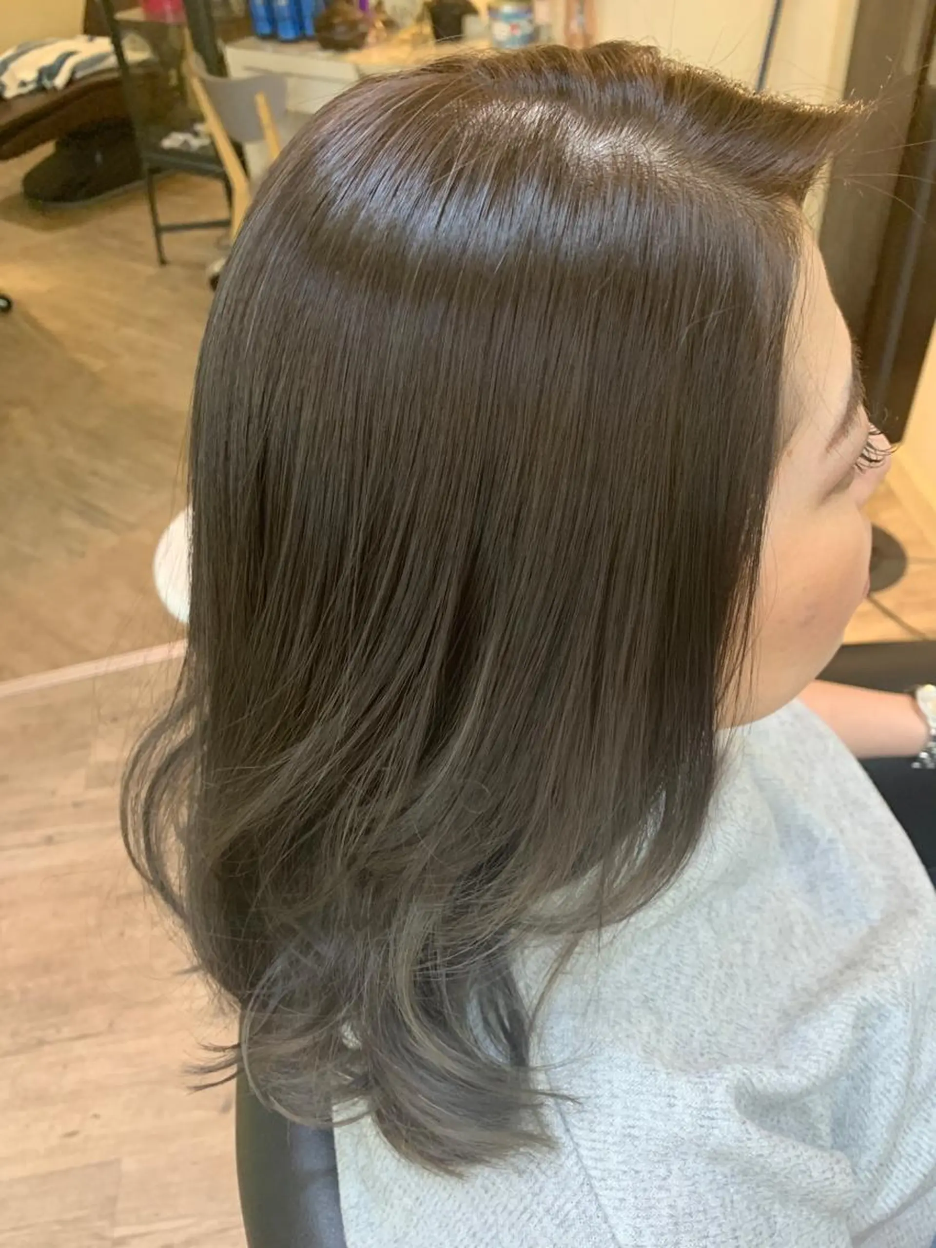 ミディアム カット トリートメント ヘッドスパ 鶴見 和美のヘアスタイル