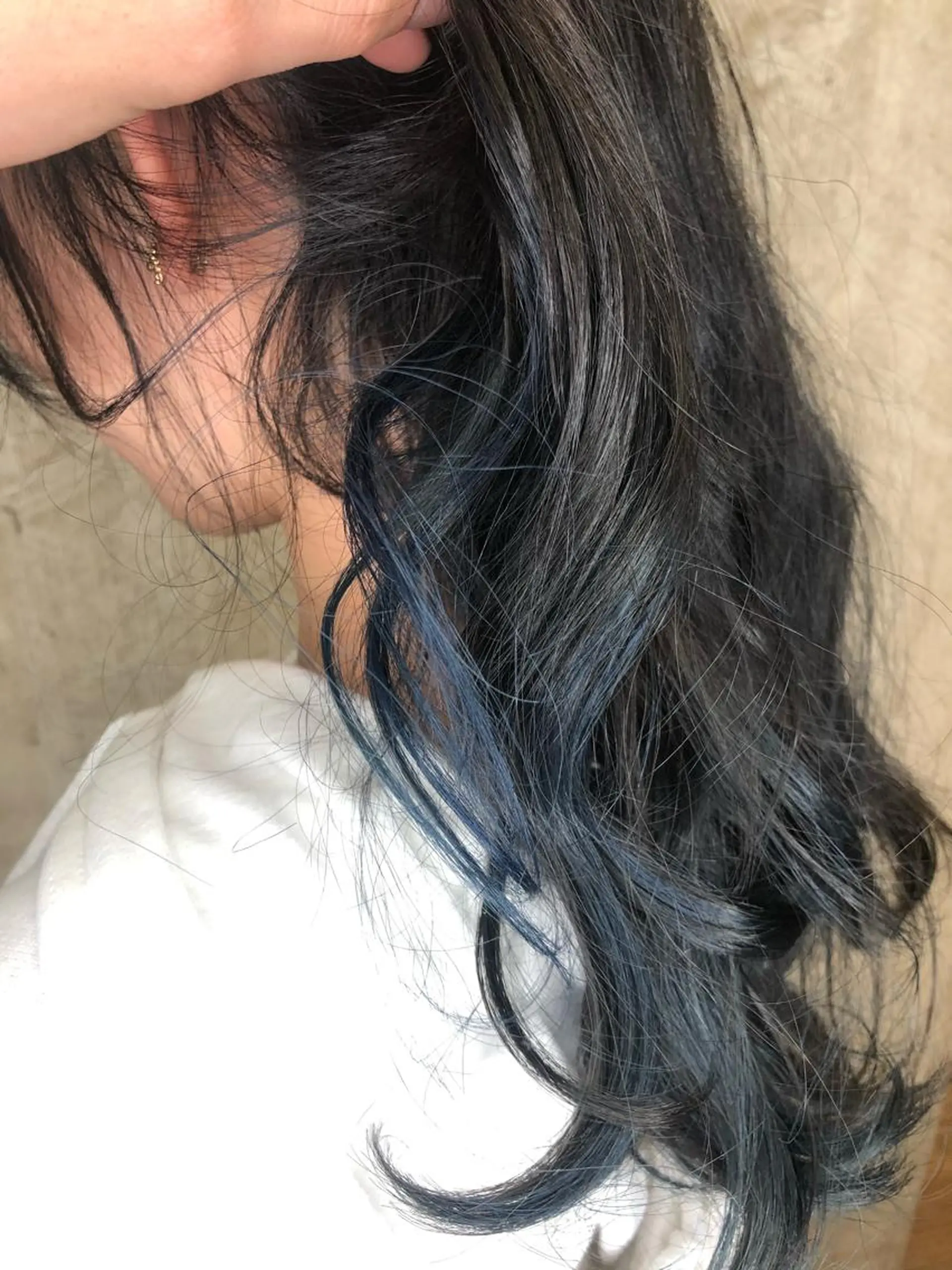 ロング カラー ブルーカラー ハイライトカラー ネイビーカラー ハイライト hair salon Ame(エイム)所属・熊井 達也のヘアスタイル