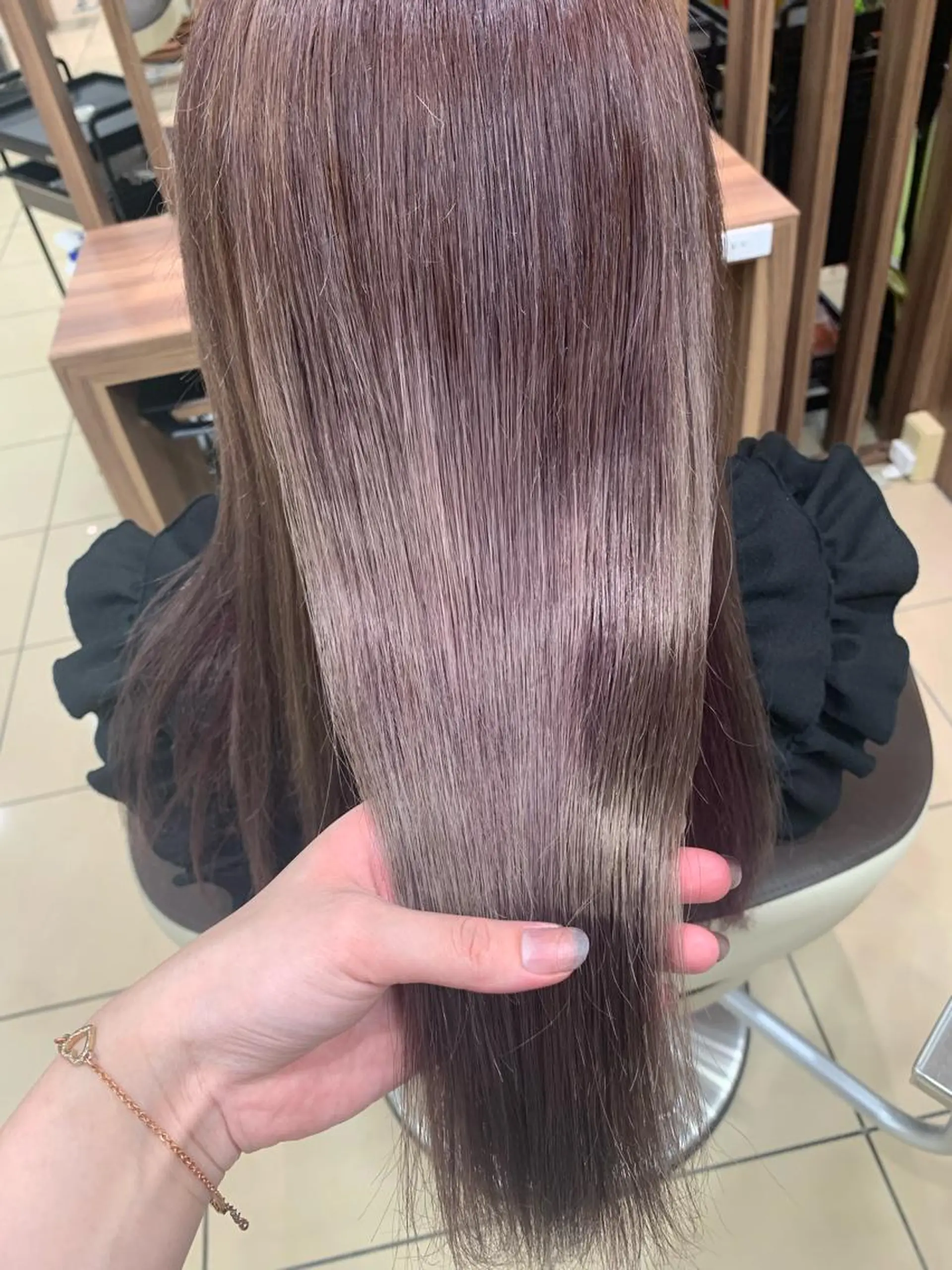 ロング カラー ベージュカラー ピンクカラー ピンクベージュ Nagisa ナギサのヘアスタイル
