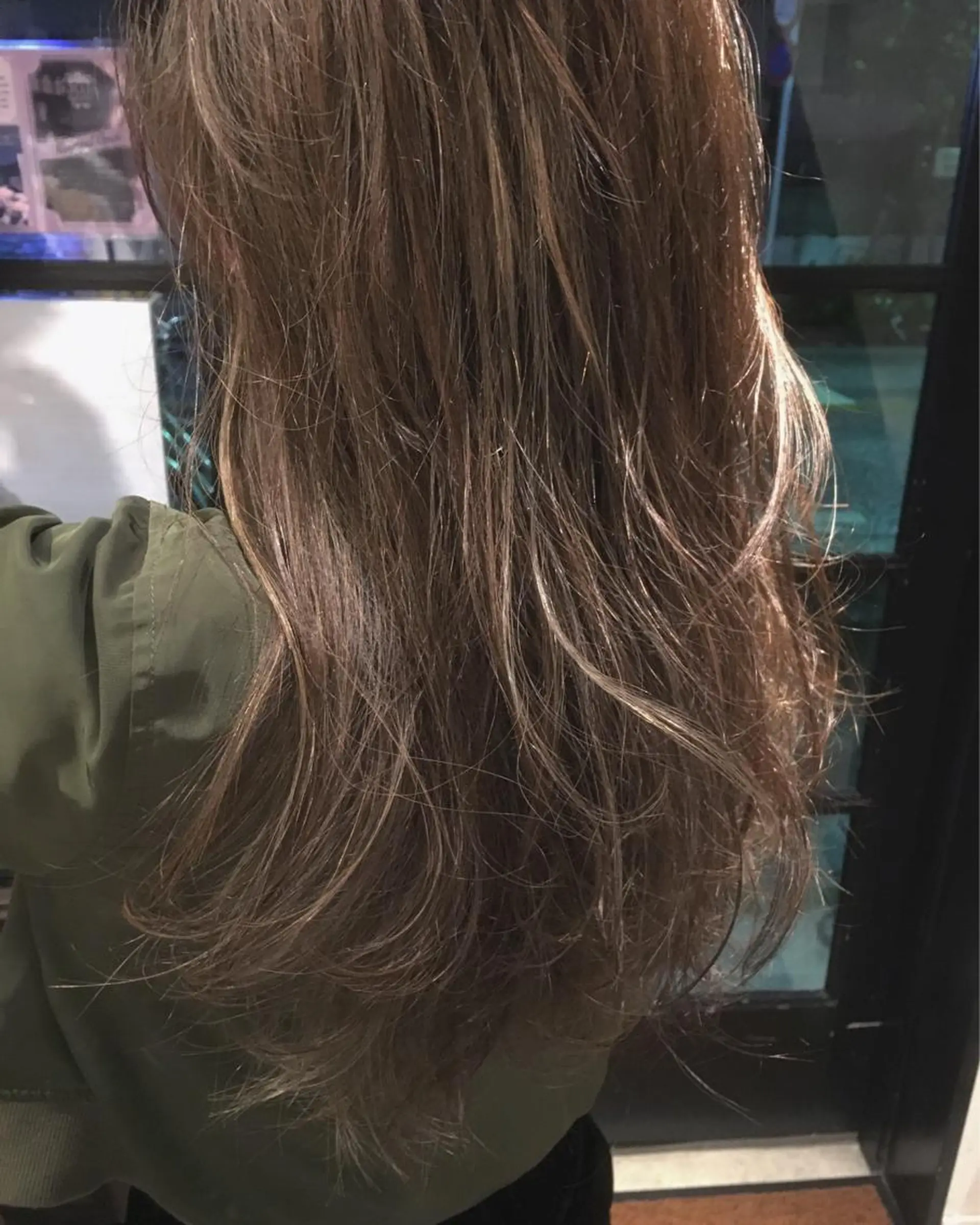 セミロング カラー ブリーチ 外国人風カラー 吉川 愛美李のヘアスタイル