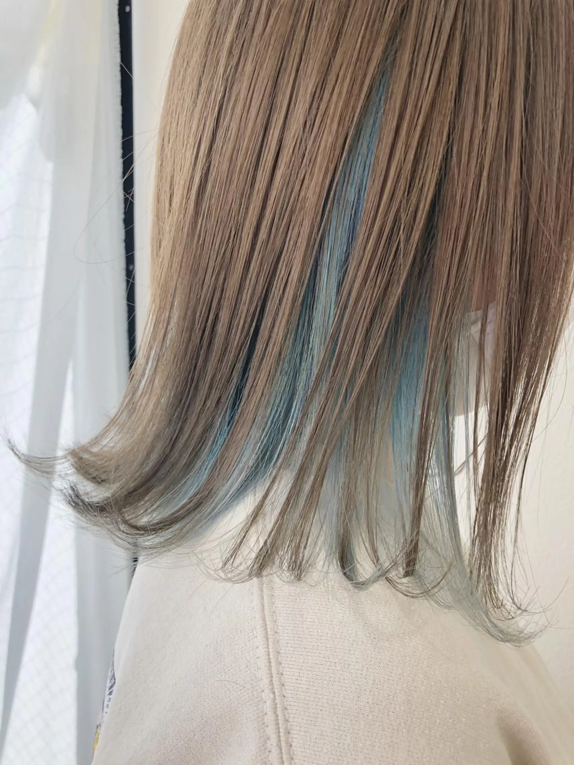 ミディアム カラー ミディアムパーマ アディクシーカラー バレイヤージュ ベージュカラー ブリーチ ヘアカラー トリートメント ito. ブリーチ/髪質改善のヘアスタイル