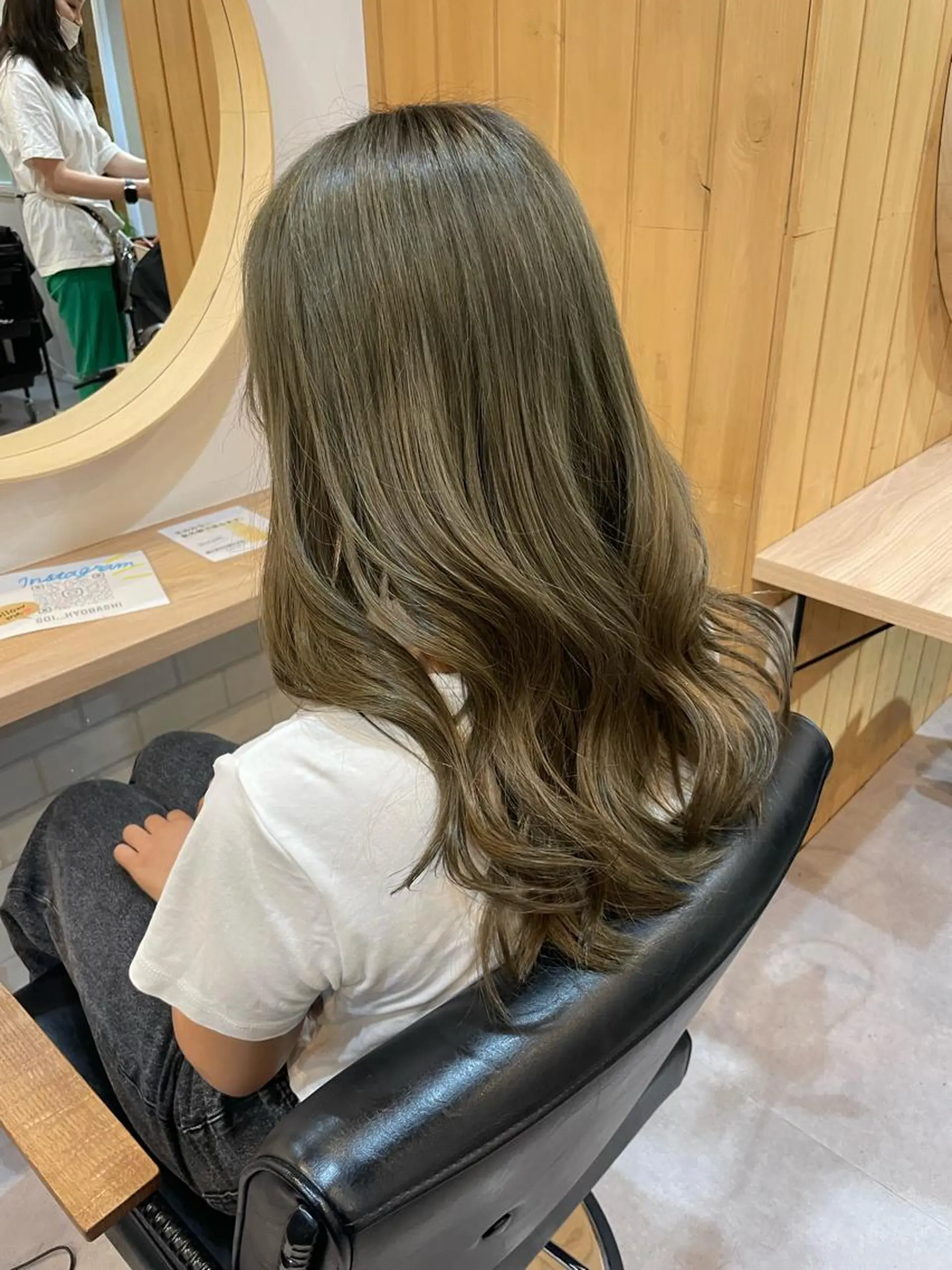 セミロング カラー akane .のヘアスタイル