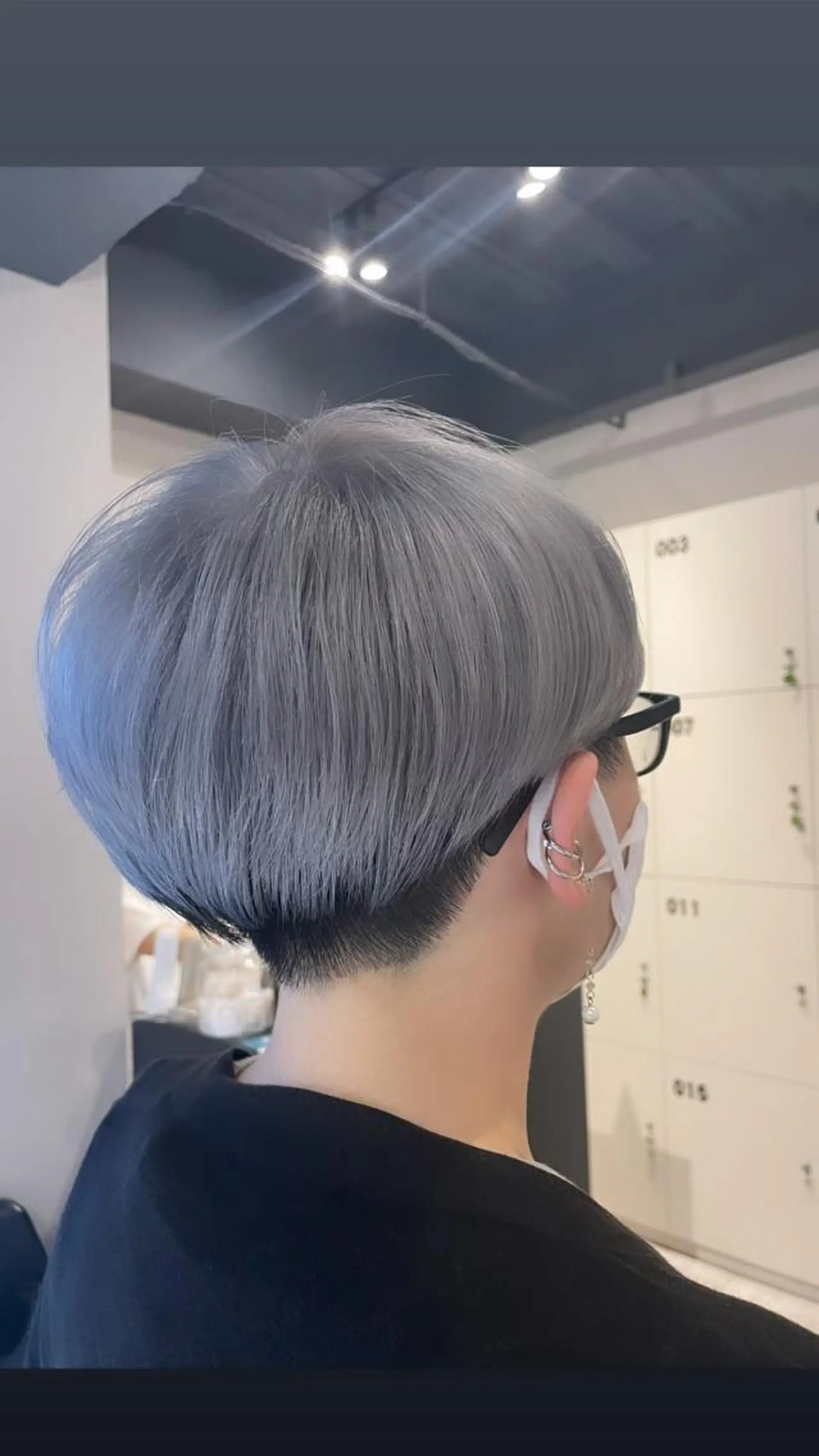 ショート カラー シルバー ホワイトシルバー ヘアカラー ブリーチ👩‍🦳/ ‪✂︎MANAMIのヘアスタイル