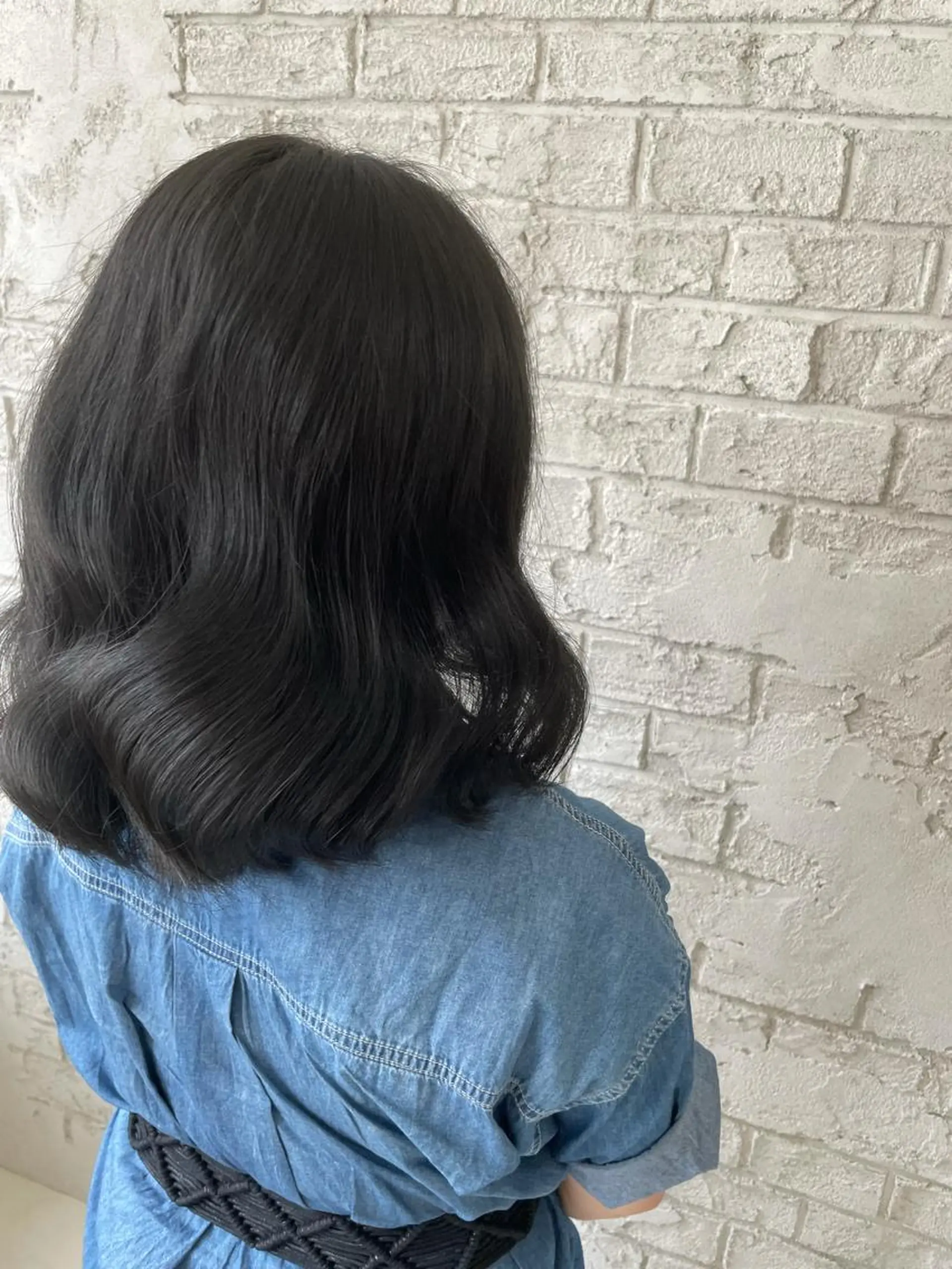 ミディアム カラー 黒髪 ブルーカラー ブルーブラック イルミナカラー ヨシンモリ ブリーチ特化 ハイトーンRYOYAのヘアスタイル