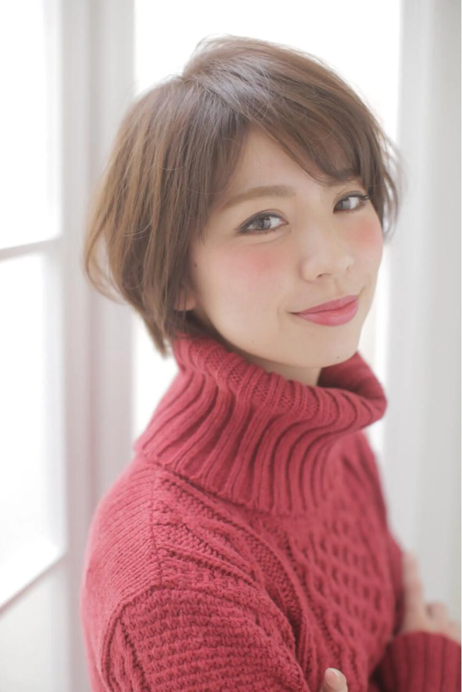 ショート カラー パーマ 黒髪 ボブ 斜めバング 似合わせカット ショートヘア エイト ウメダのヘアスタイル
