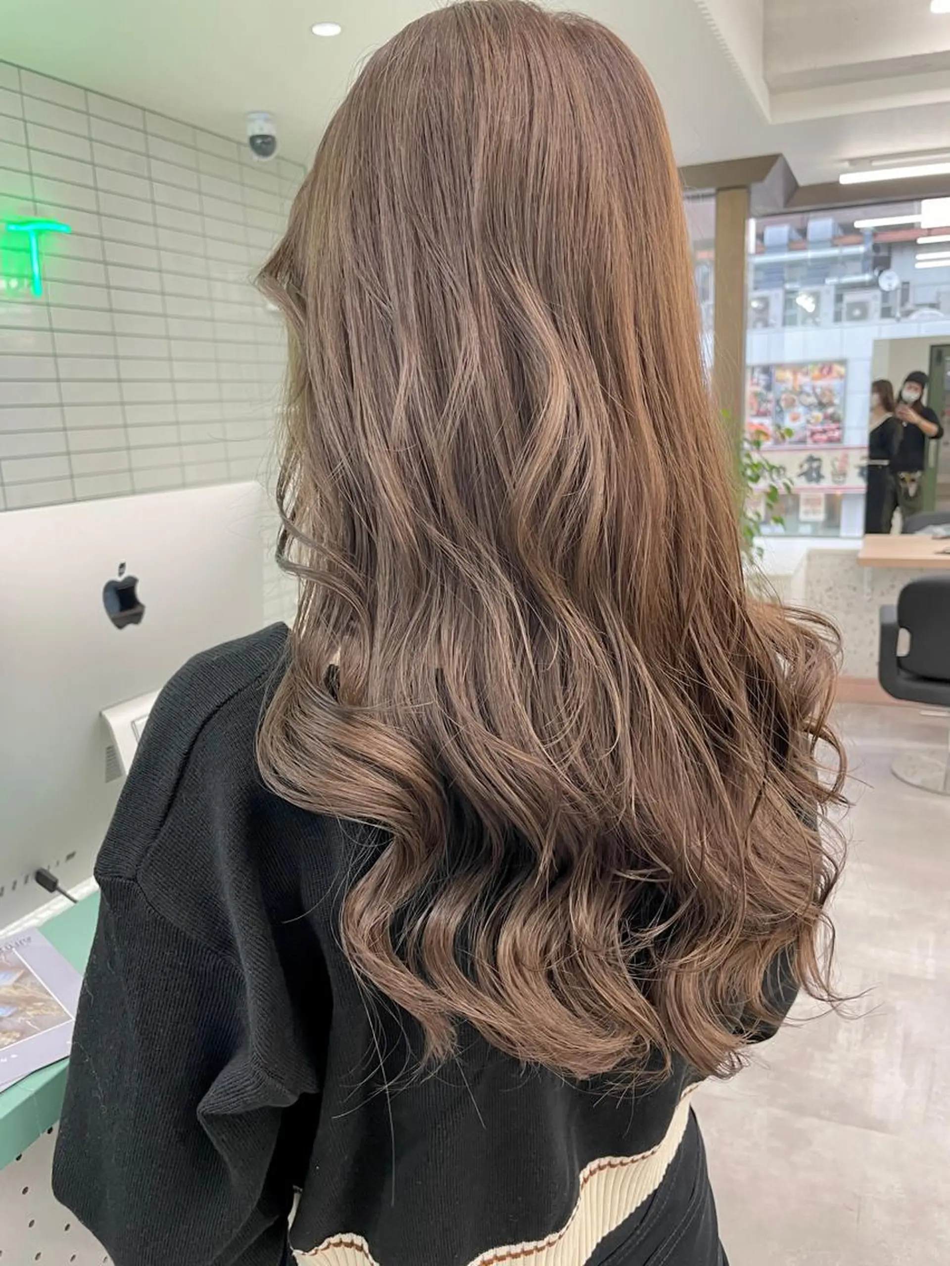 ロング カラー グレージュ ハイライトカラー バイオレットカラー バイオレットグレージュ ハイライト カット ヘアカラー トリートメント 💚透明感カラー💚 ♻️本間♻️のヘアスタイル