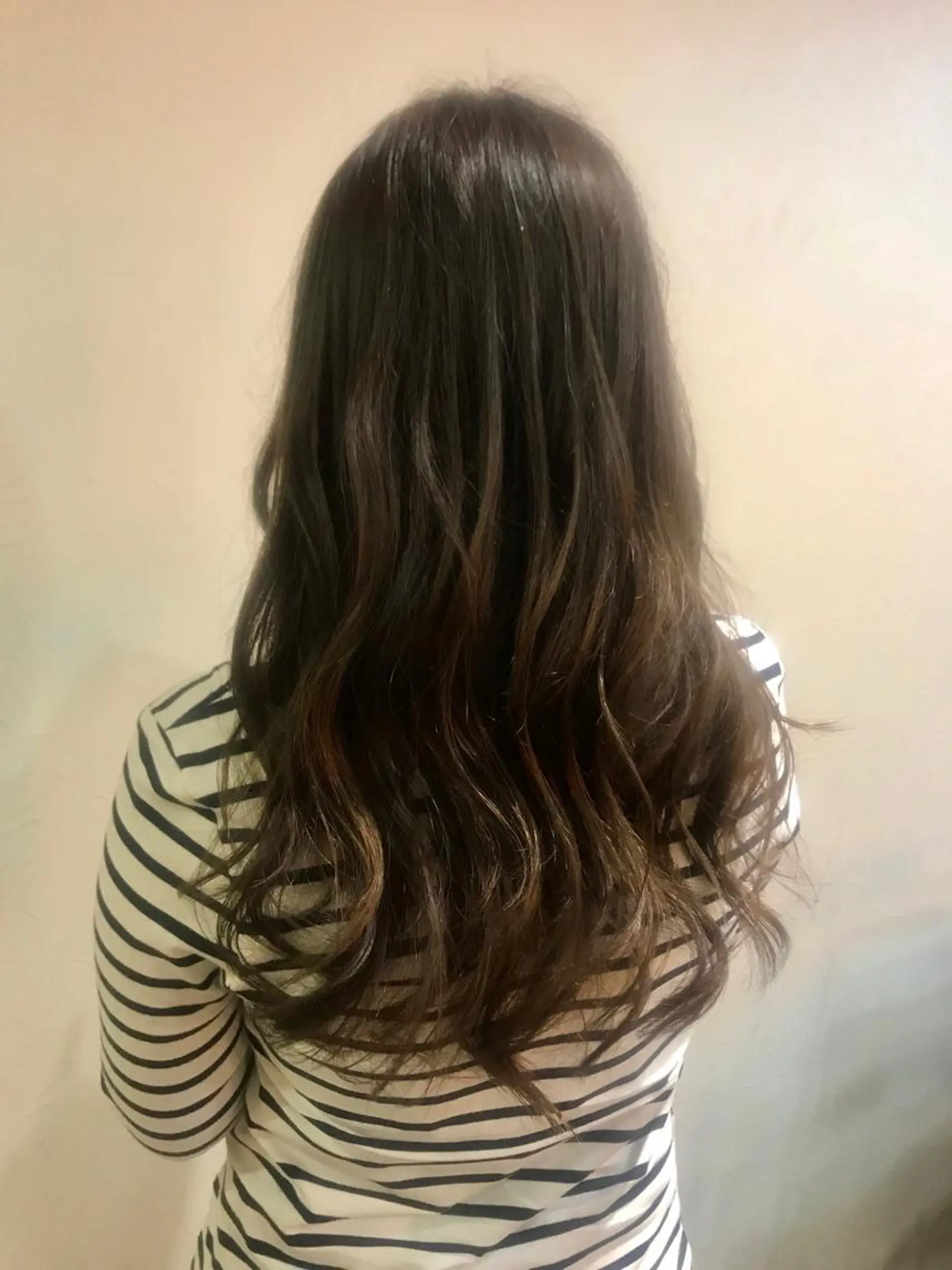 ロング カラー トモタニ ミオのヘアスタイル