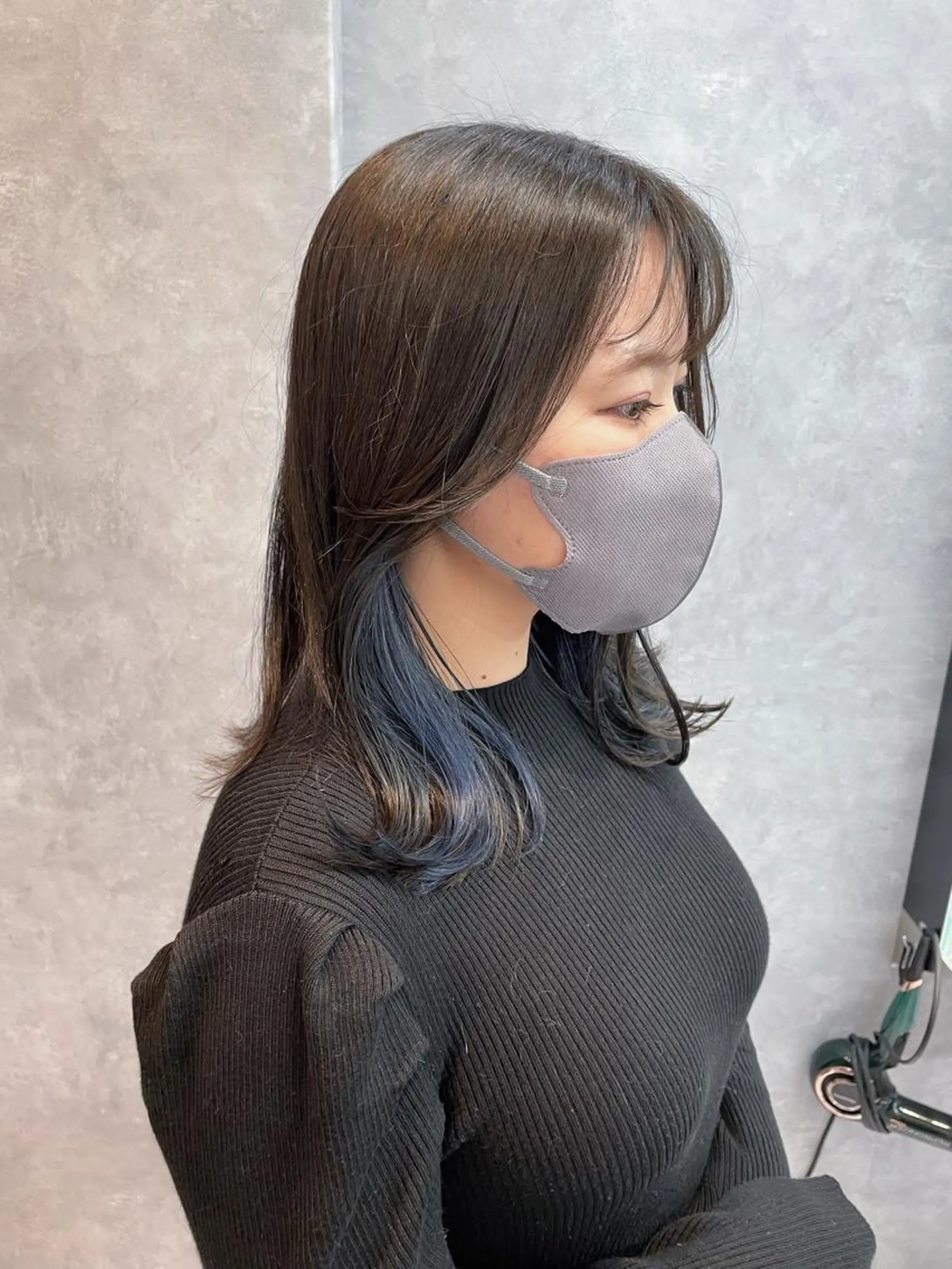 セミロング カラー ブリーチ イヤリングカラー _WHITE 天神店 YUMEKA🐻のヘアスタイル