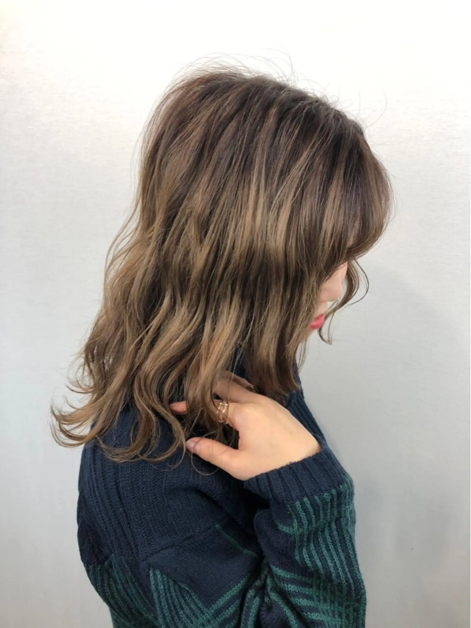 セミロング カラー アッシュ ダブルカラー ミルクティーアッシュ クリスマス ヘアカラー 2nd所属・🤍2nd🤍田所 美希のヘアスタイル