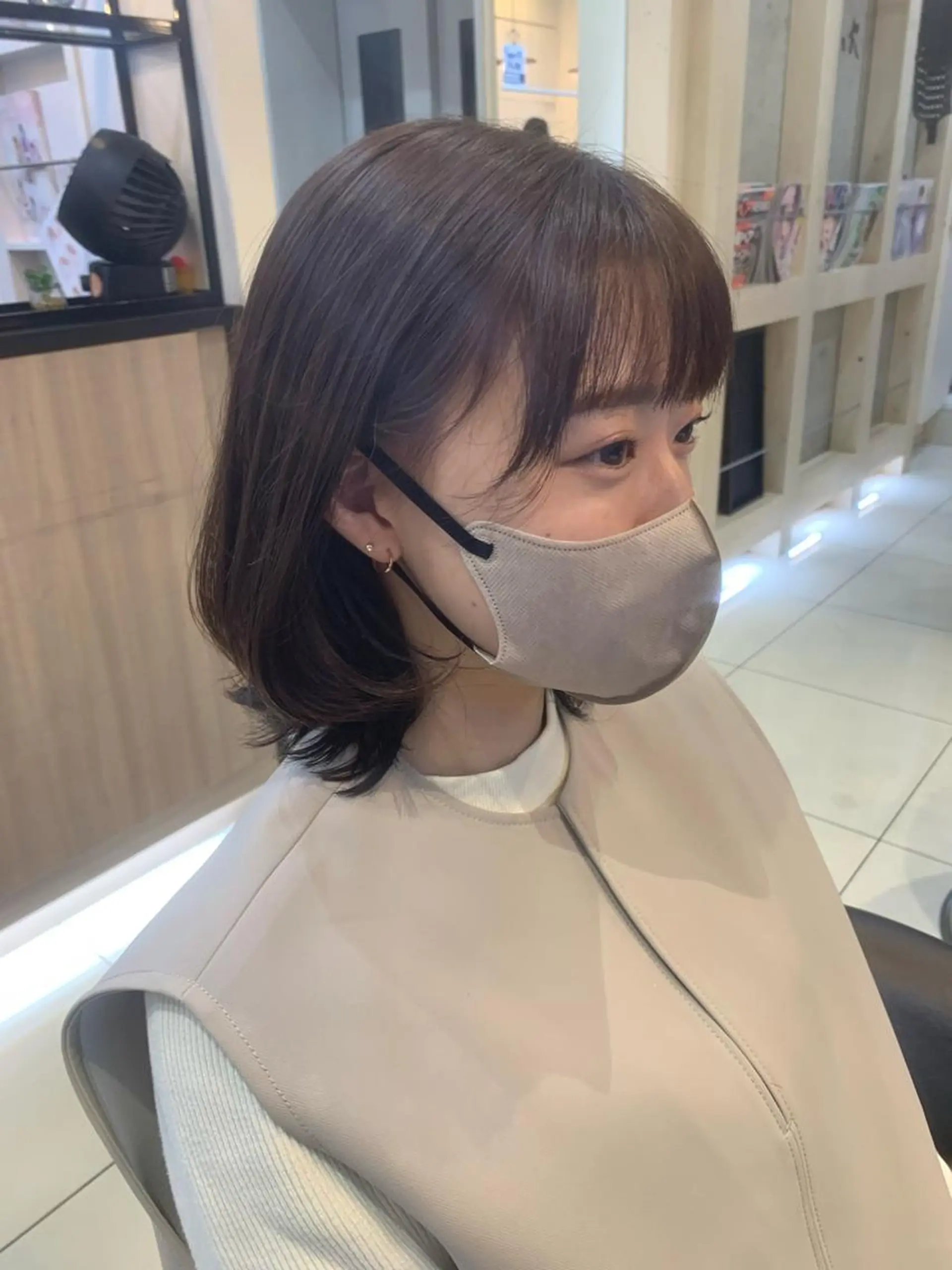 ミディアム カラー アッシュ レイヤーカット 透明感カラー/ くびれヘア/館岡俊平のヘアスタイル
