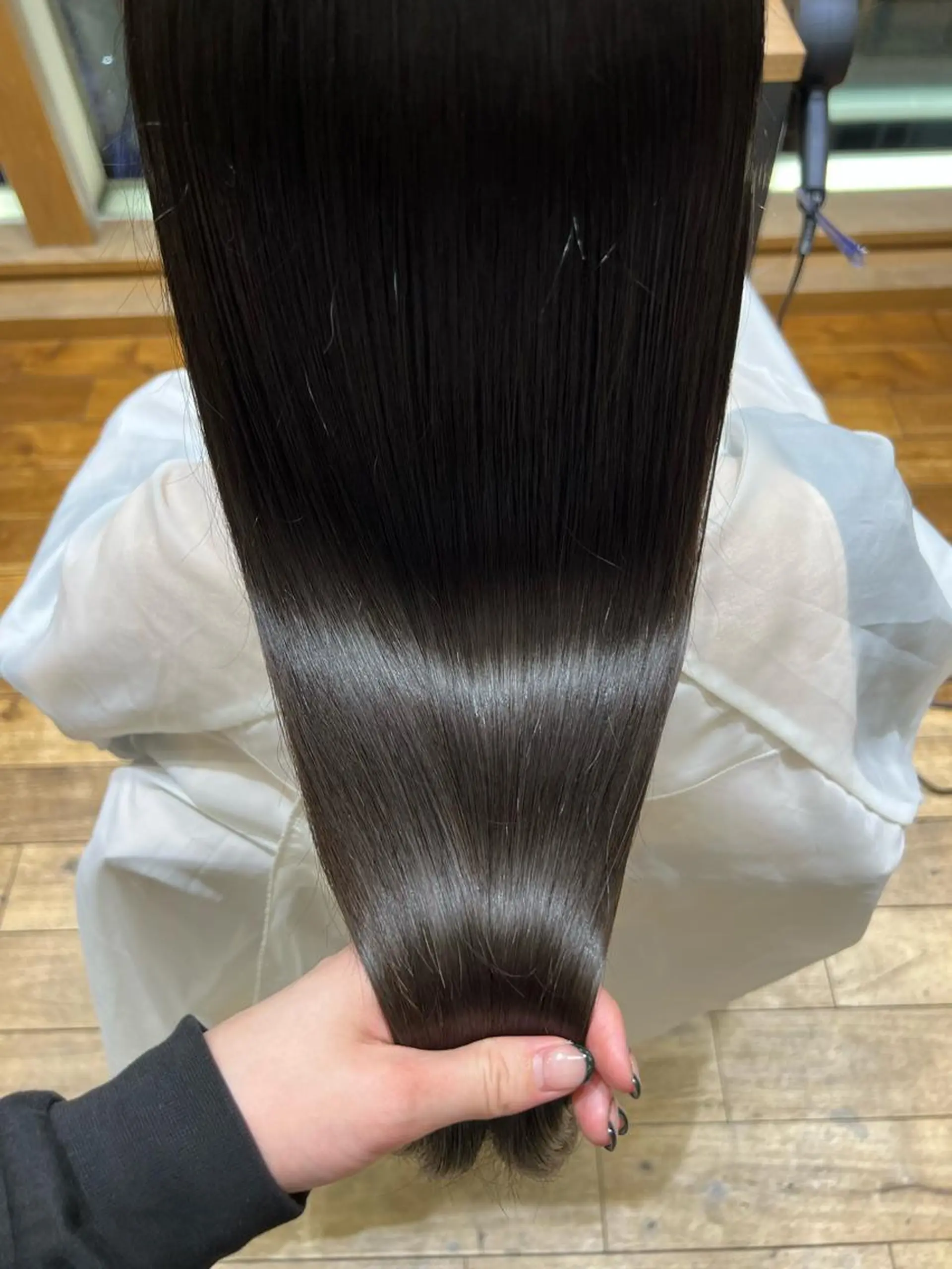 セミロング カラー 縮毛矯正 トリートメント 透明感🫧 佐藤歩夢のヘアスタイル