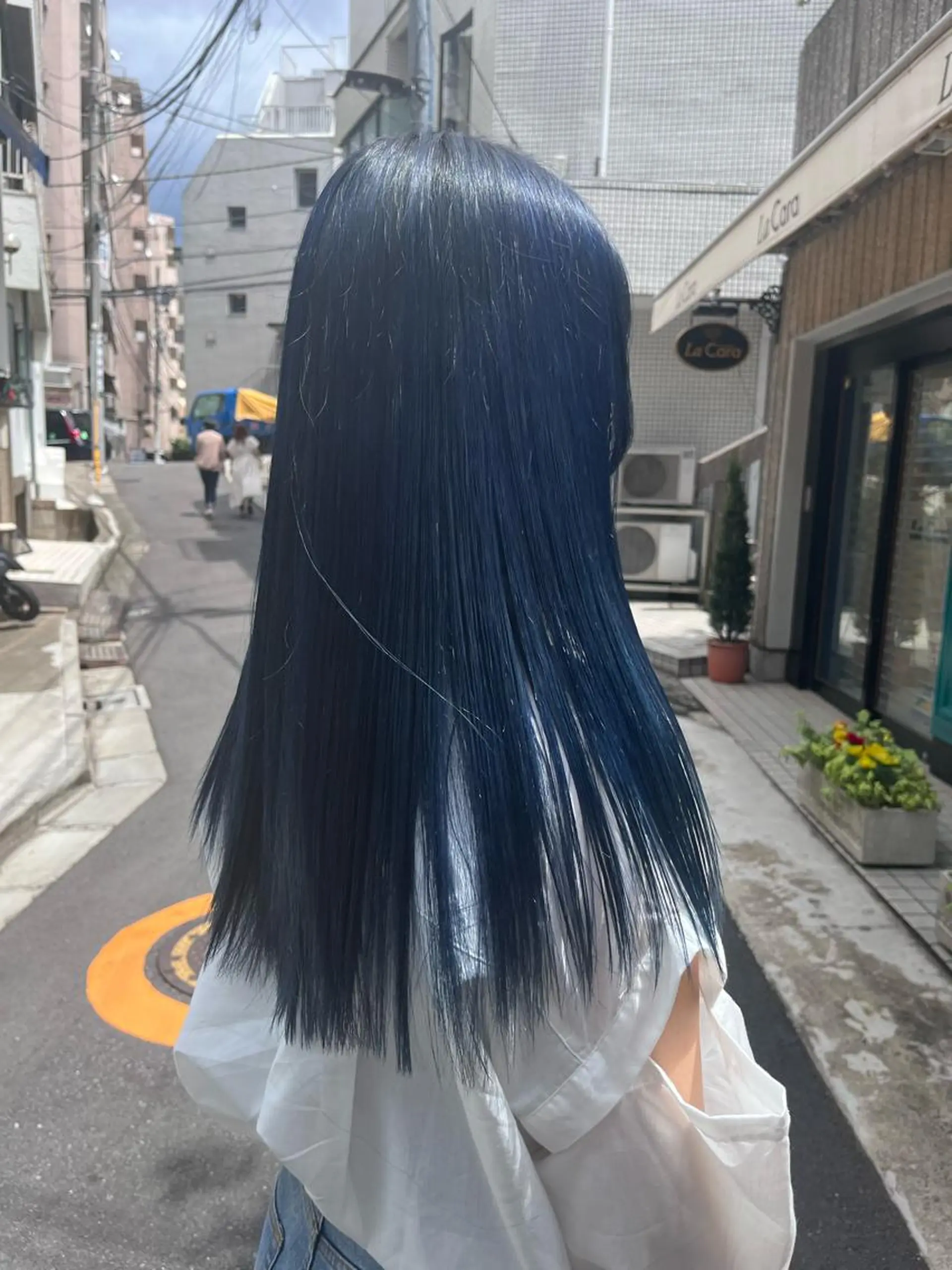 ロング カラー 黒髪 ブルーカラー ブルーブラック ダブルカラー ハイトーンカラー ヘアカラー トリートメント ヘッドスパ ヘアセット カジュアルを女っぽく 𝗮𝘆𝗮𝗰𝗼のヘアスタイル