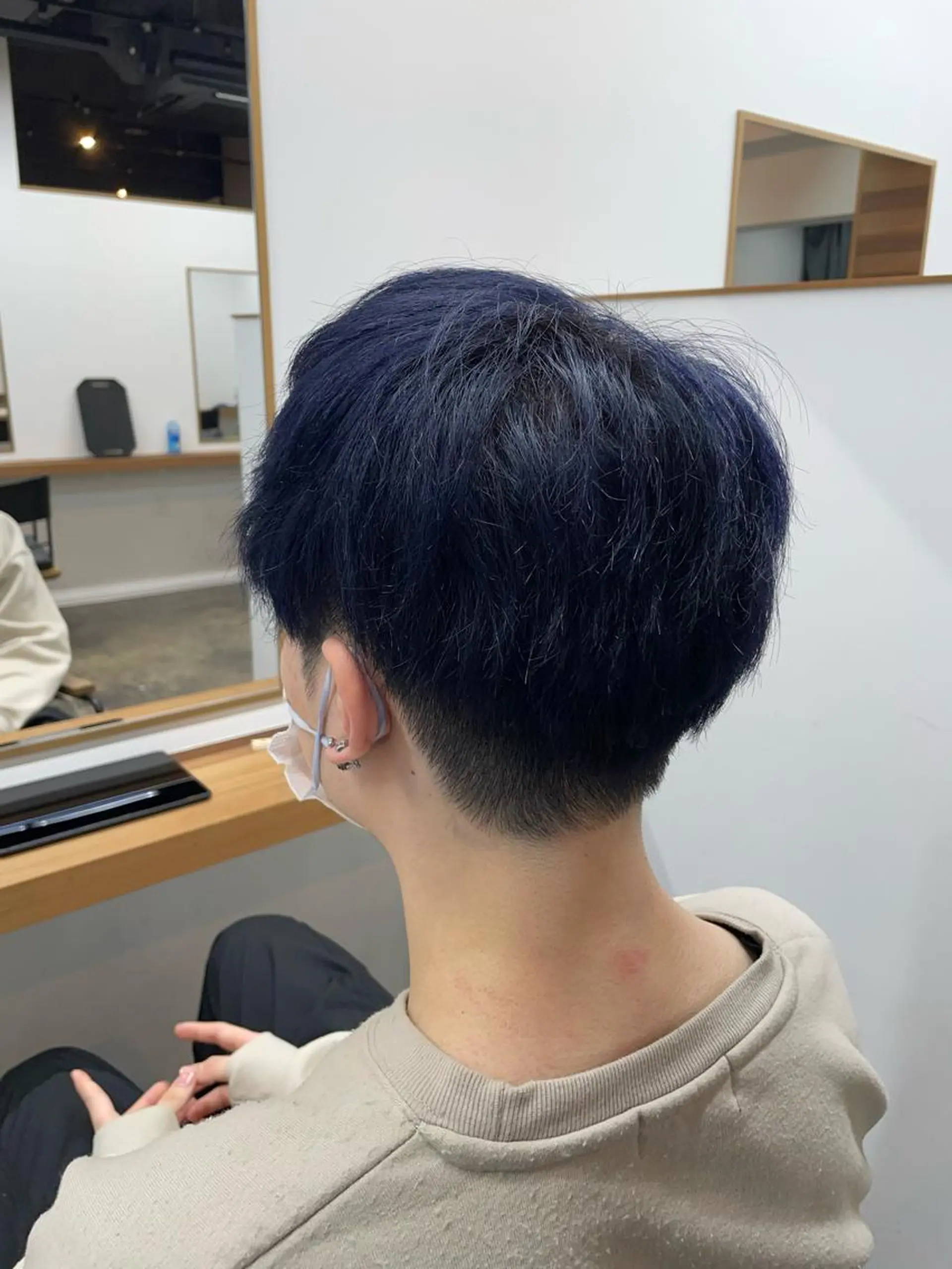 カラー 黒髪 ブリーチ ブルーカラー ブルーブラック ミルクティー× グレージュMOMOのヘアスタイル