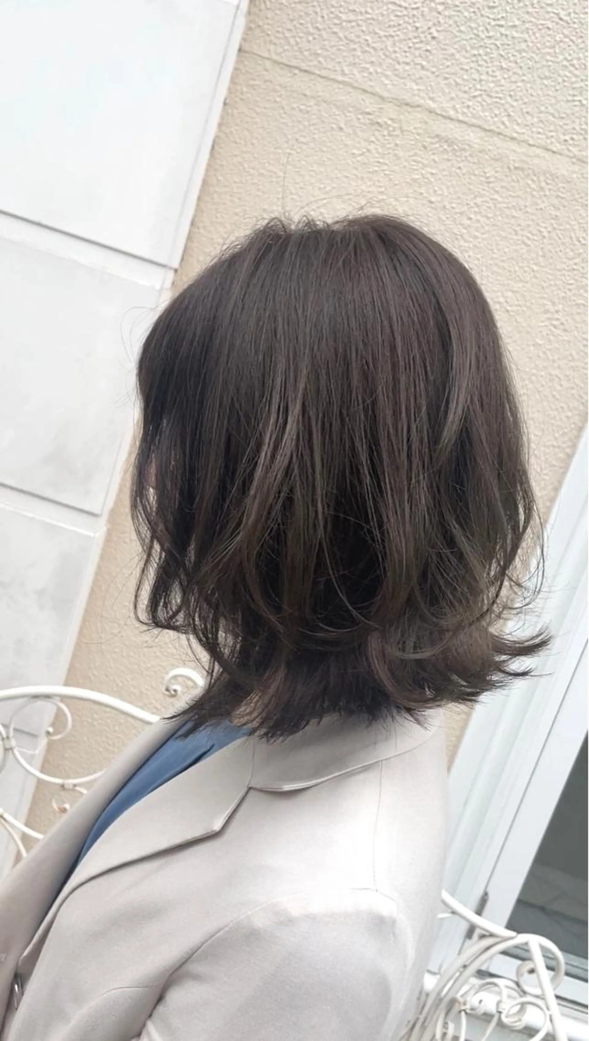 ミディアム カラー ボブレイヤー ブリーチ グレージュ ブリーチなしカラー ボブ カット ヘアカラー トリートメント BEBE所属・ブリーチなし 透明感カラーKANAのヘアスタイル