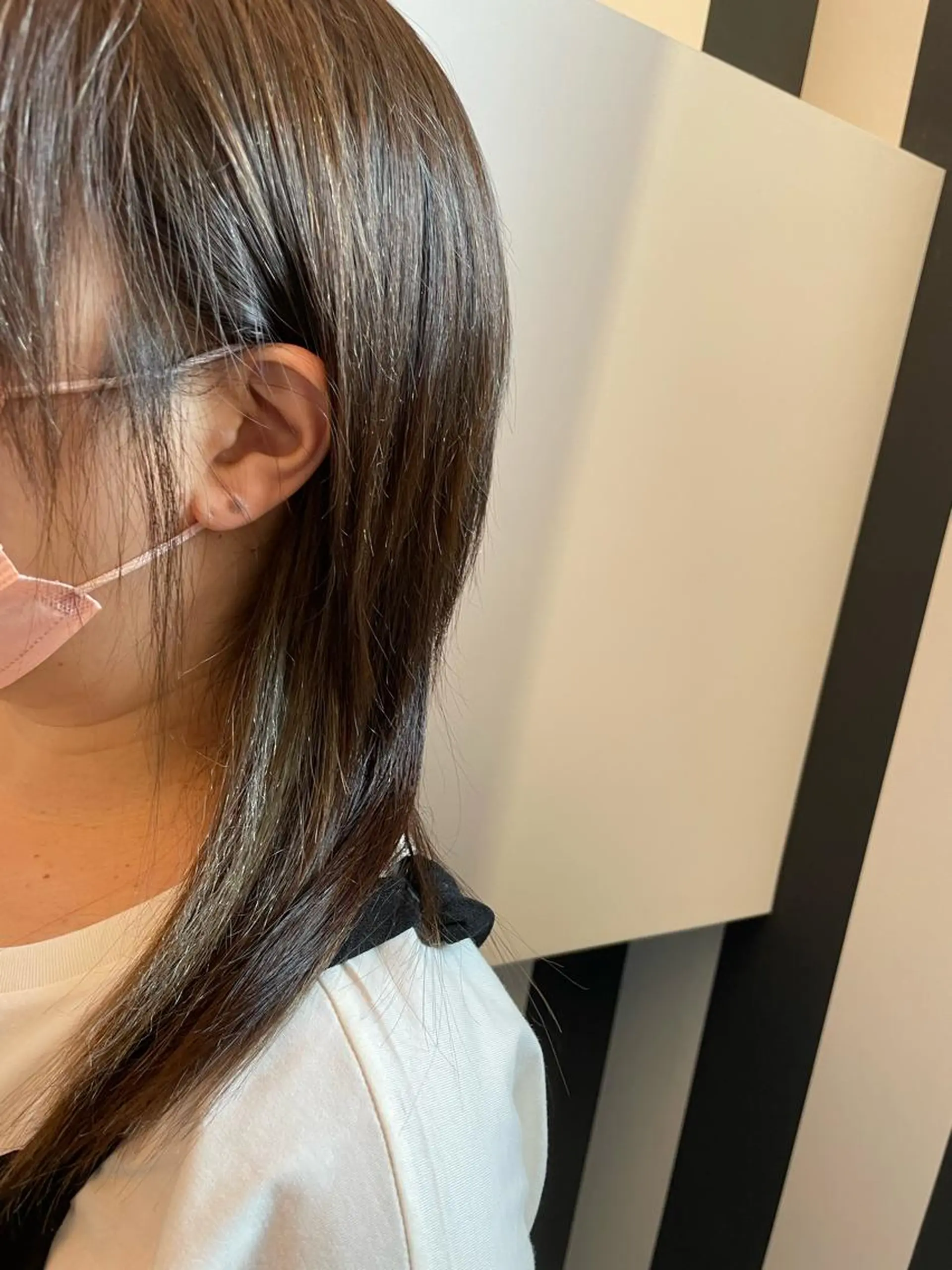 カラー ブリーチ イヤリングカラー 内藤 すずなのヘアスタイル