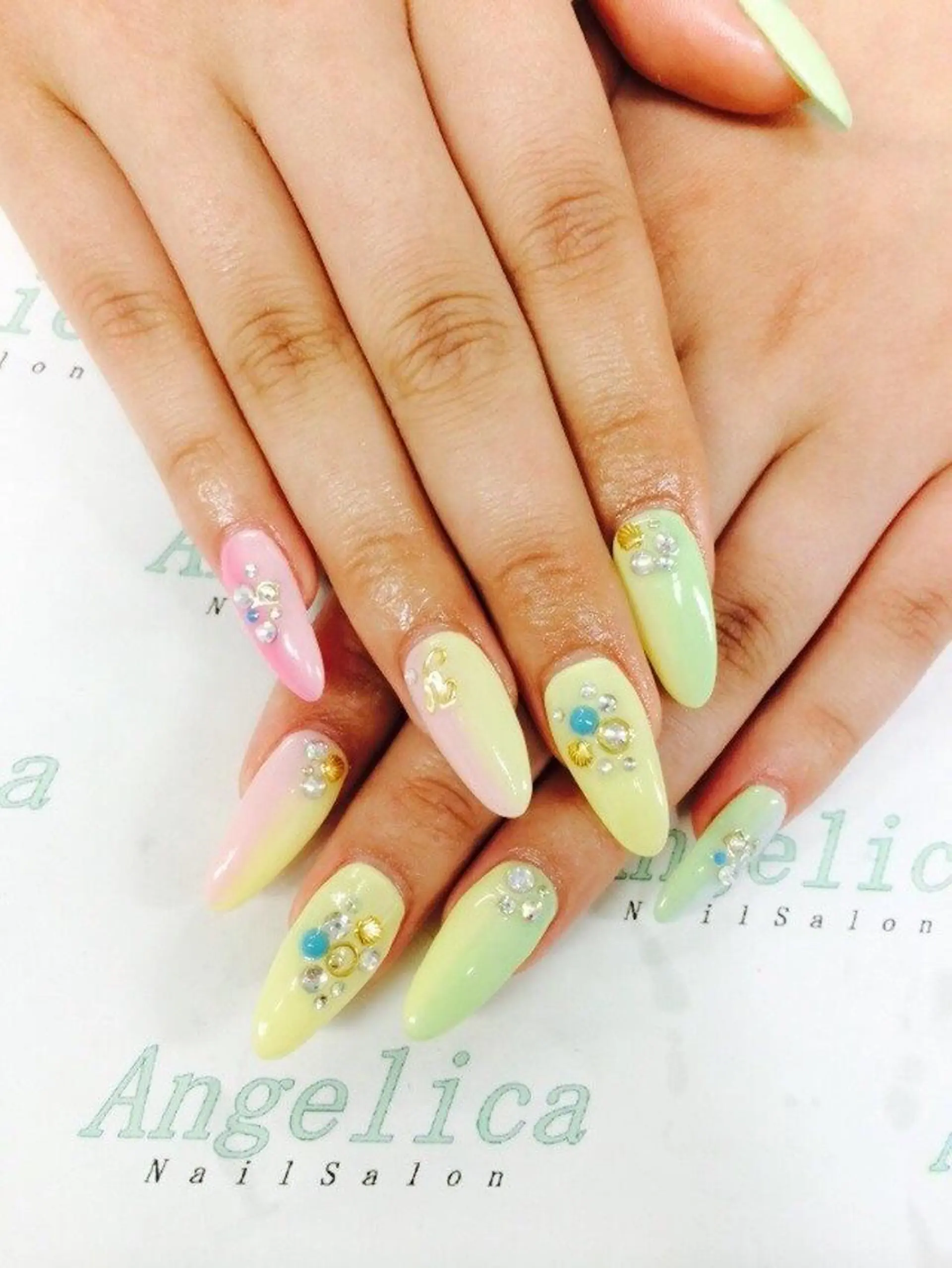 ネイル Angelica ネイリストのネイルデザイン