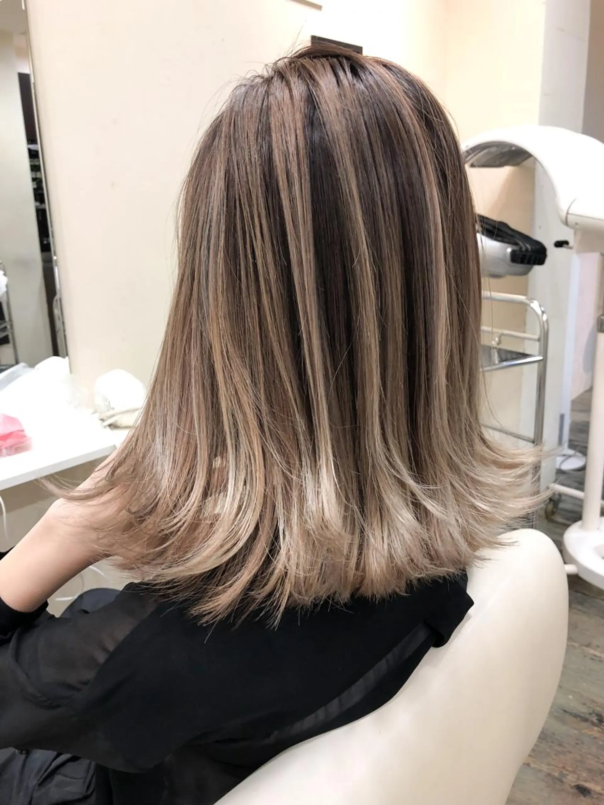 ミディアム カラー バレイヤージュ ブリーチ グラデーションカラー レイヤーカット WONK. ウォンク 心斎橋のヘアスタイル