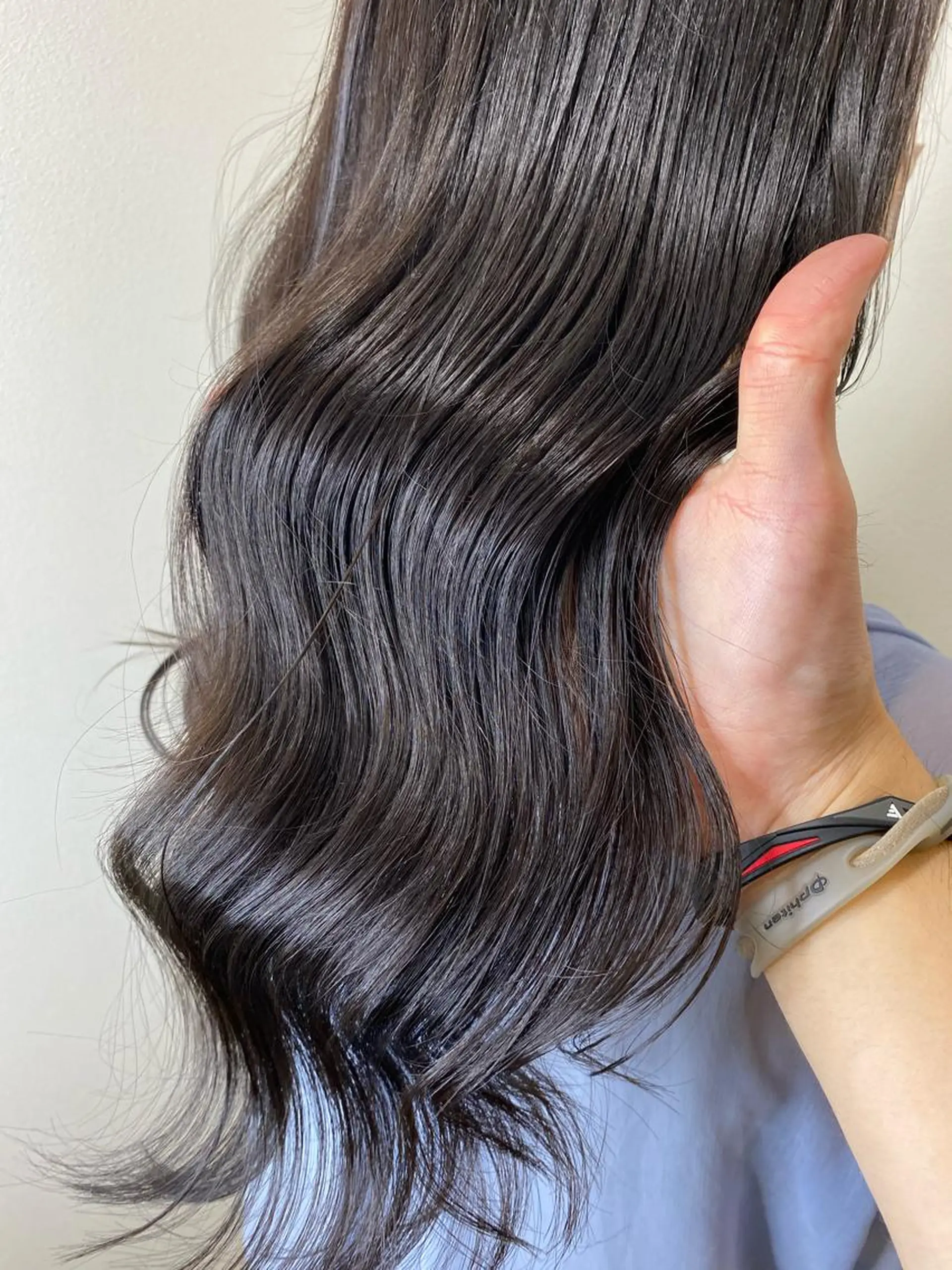 セミロング カラー 岩崎 昭憲のヘアスタイル