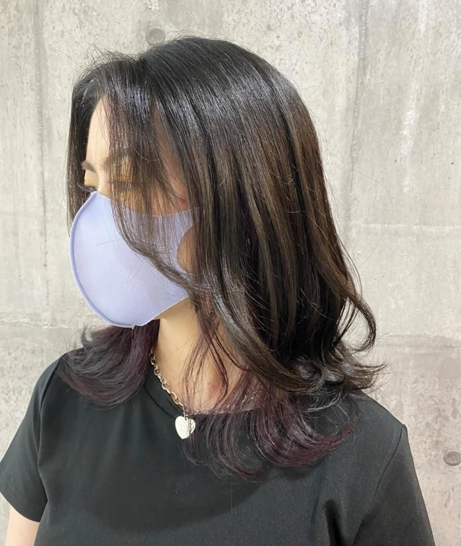 カラー バイオレットカラー カドムラ モエのヘアスタイル