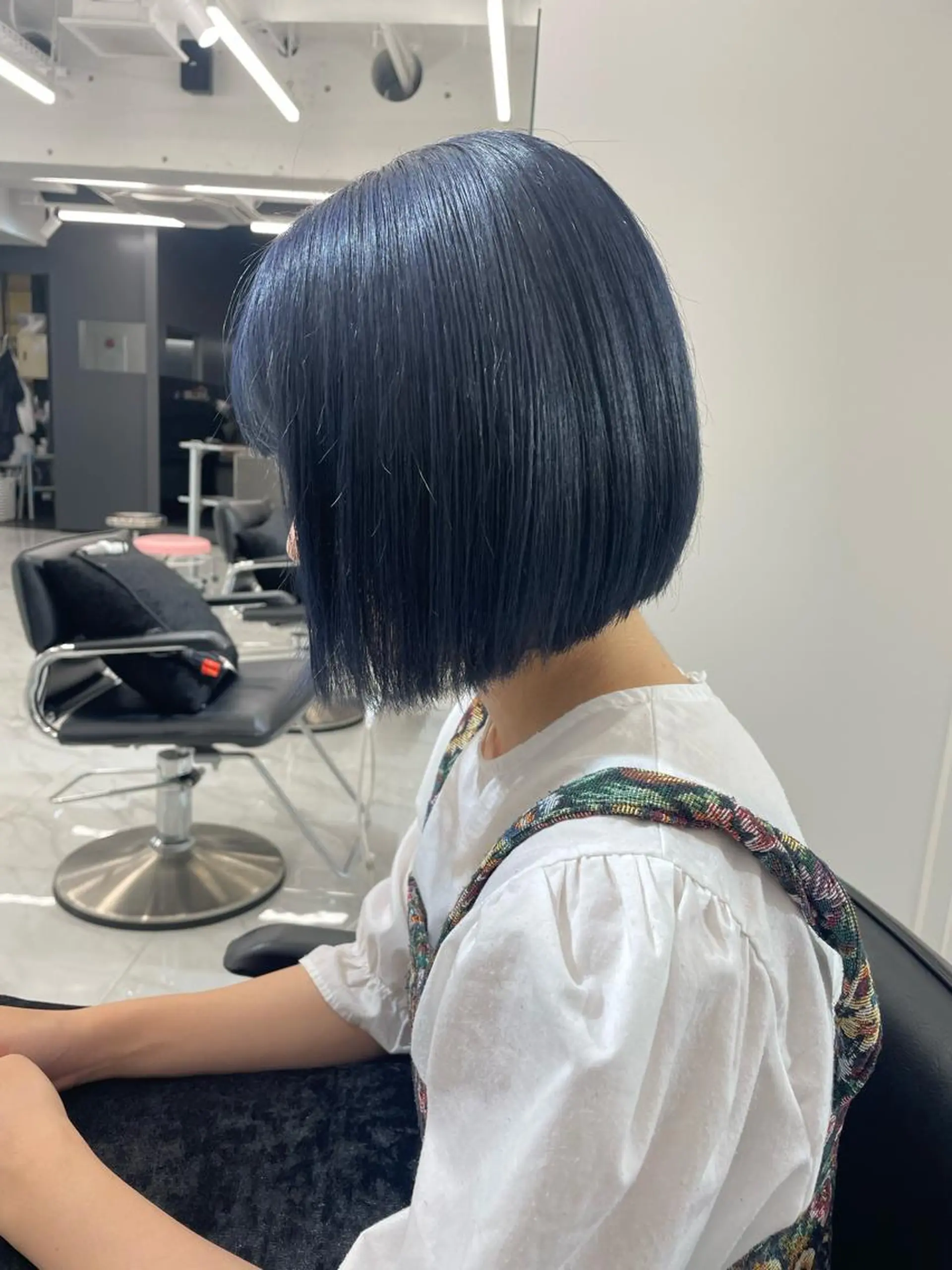 ショート カラー ブリーチ ネイビーカラー レイヤー/ハイトーン 渋谷/Satsukiのヘアスタイル