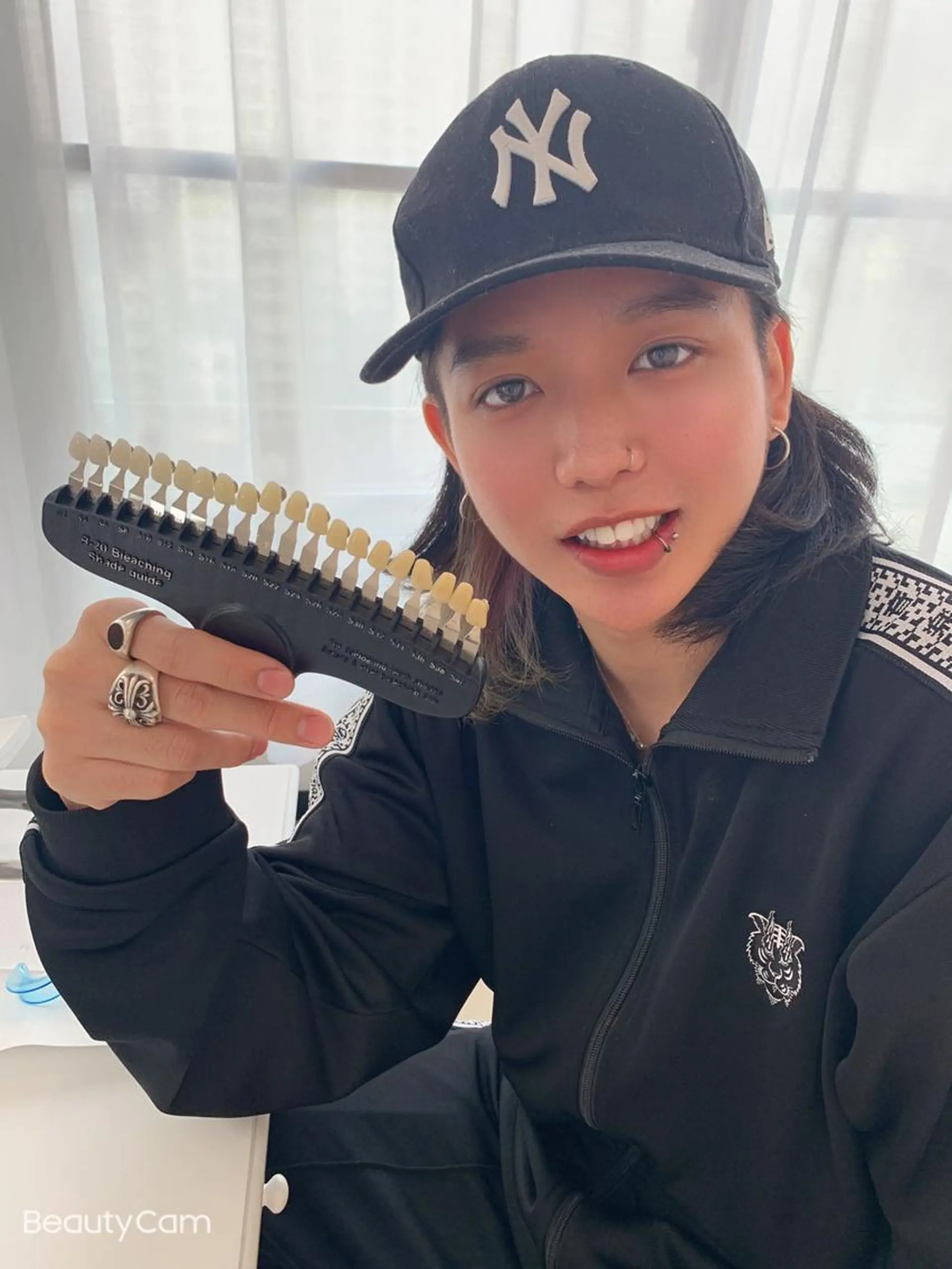 ネイル ヘアアレンジ カラー メンズ マツエク・マツパ パーマ キッズ アイブロウ ミディアム ホワイト その他 ライトビューティー 銀座本店のエステ・リラクイメージ