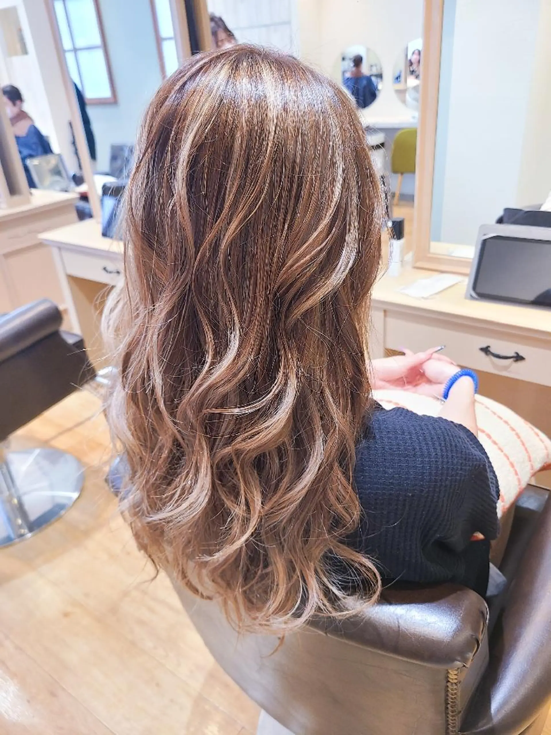 ロング ハイライト 小平 昌宏のヘアスタイル