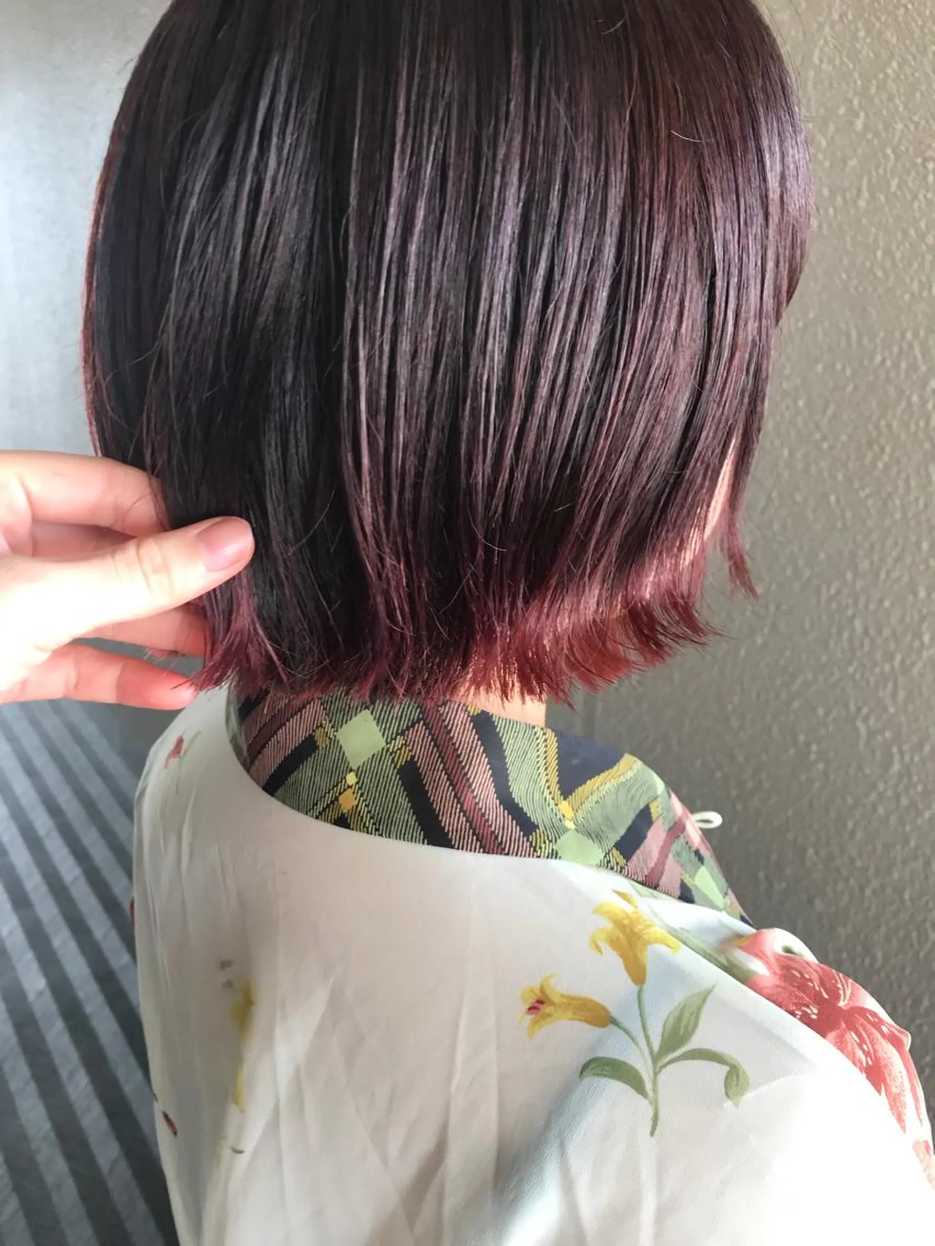 ショート カラー ブリーチ ボルドーカラー chouette/ 根本優希のヘアスタイル
