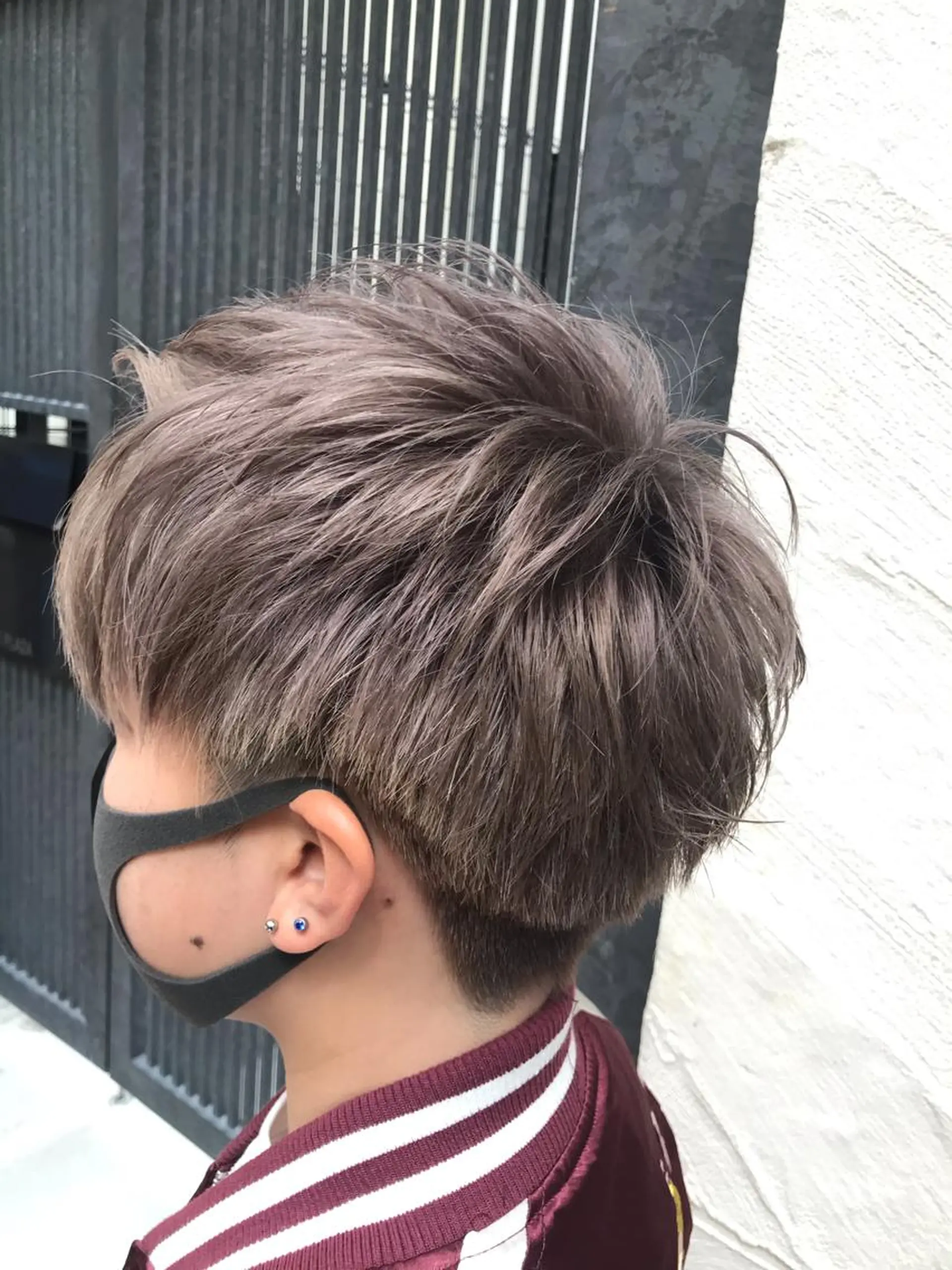 ショート カラー メンズ グレージュ レイヤー＆ブリーチ 職人✂︎藤澤一成😊のヘアスタイル