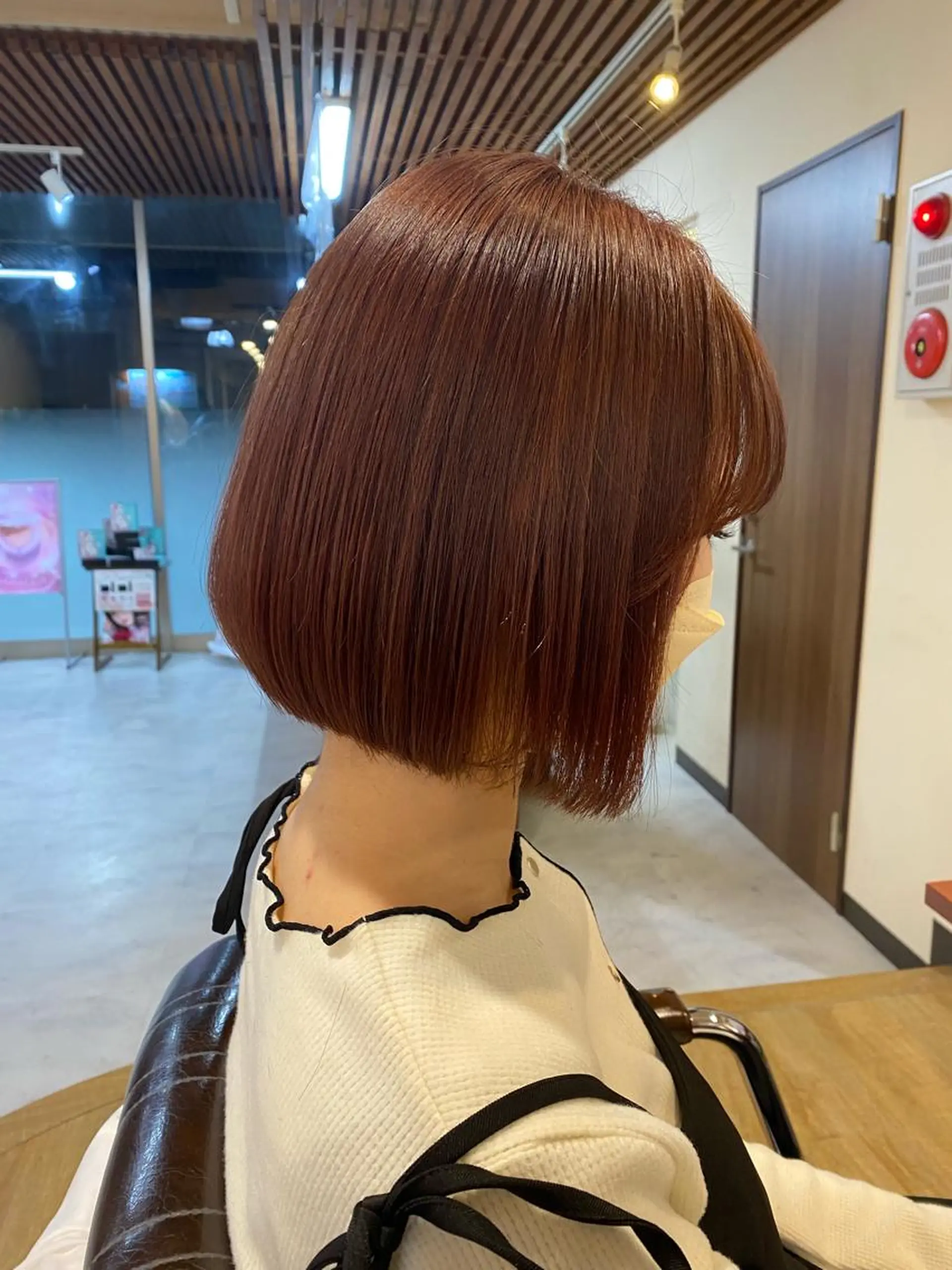 ショート カラー ヘアカラー 縮毛矯正 女性目線でつくる ショートayakaのヘアスタイル