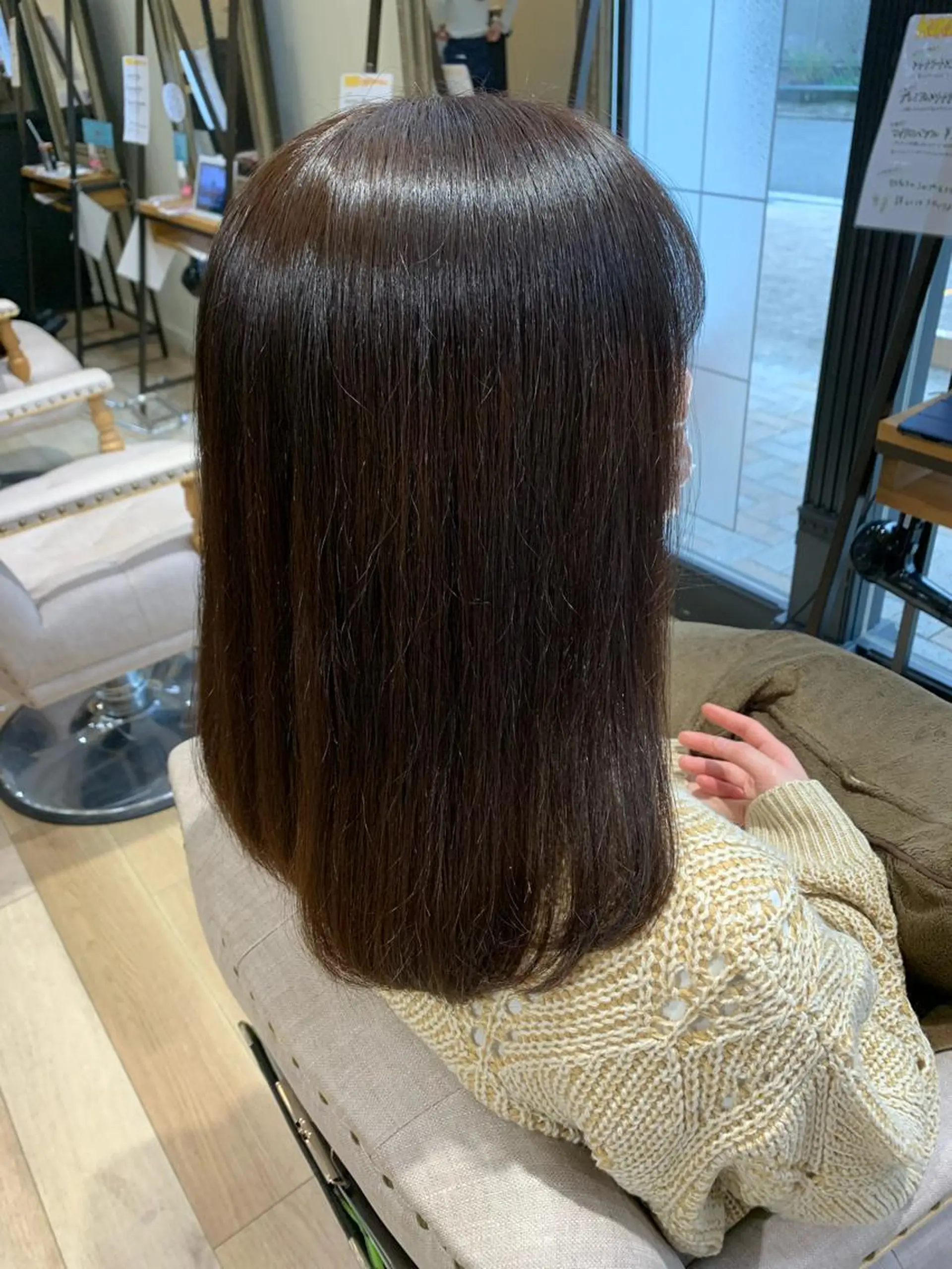 セミロング カラー アッシュ ブラウンカラー カット ヘアカラー トリートメント 上田 紗也のヘアスタイル