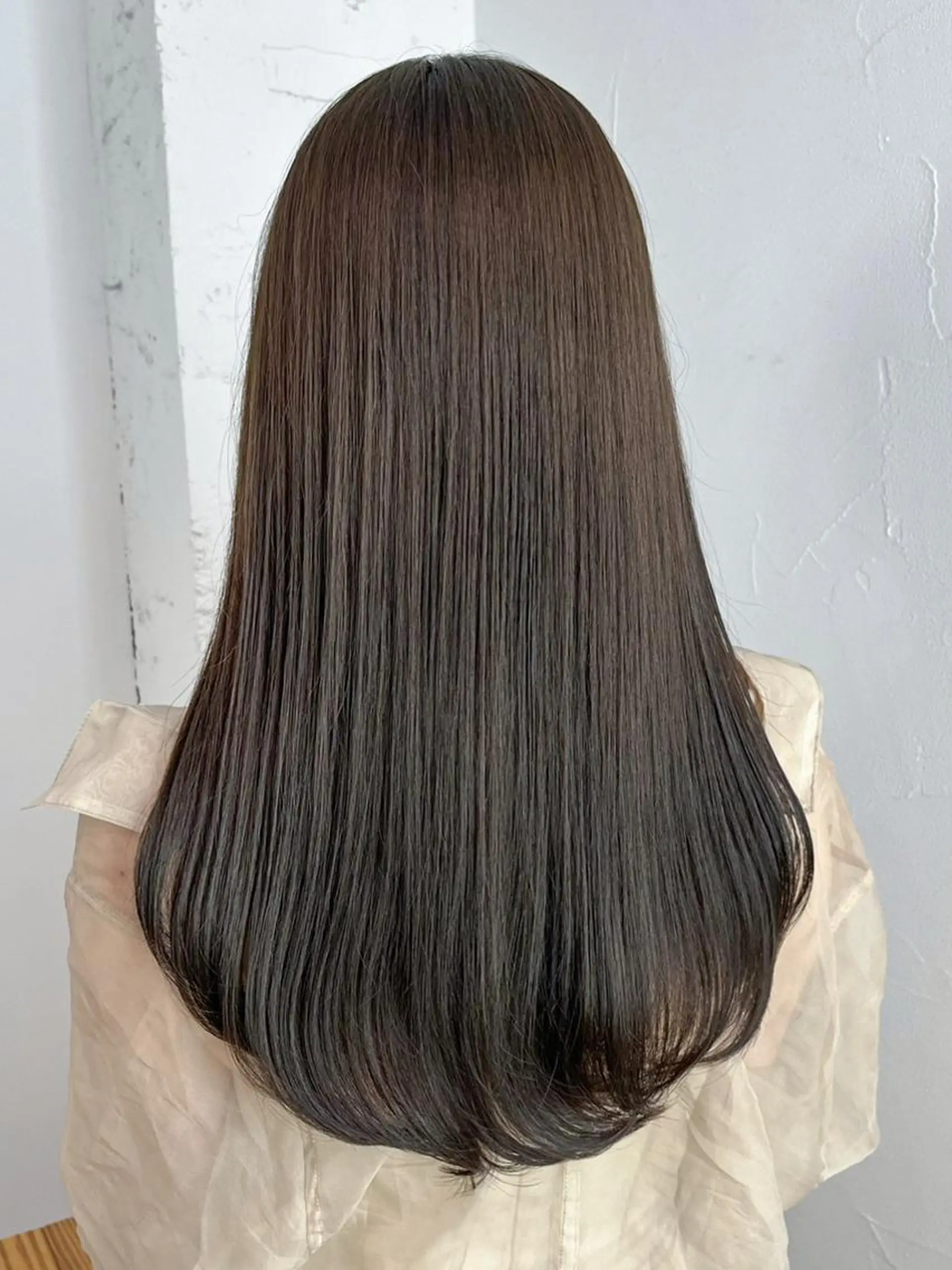 カラー ロング グレージュ オリーブグレージュ オリーブグレー カット ヘアカラー トリートメント ITbyALBUM 中野店のヘアスタイル
