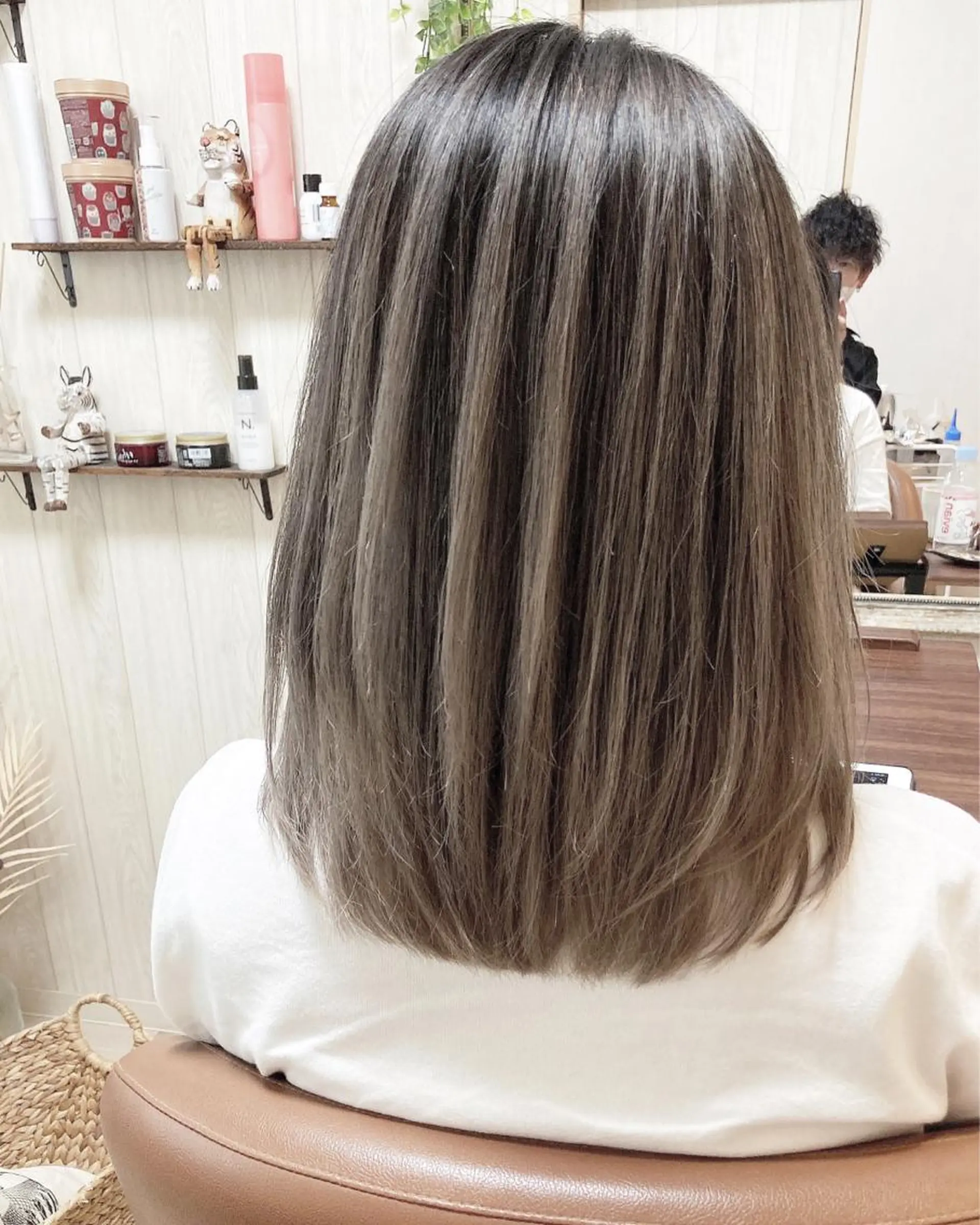 セミロング カラー MERCI所属・マツモト コウダイのヘアスタイル