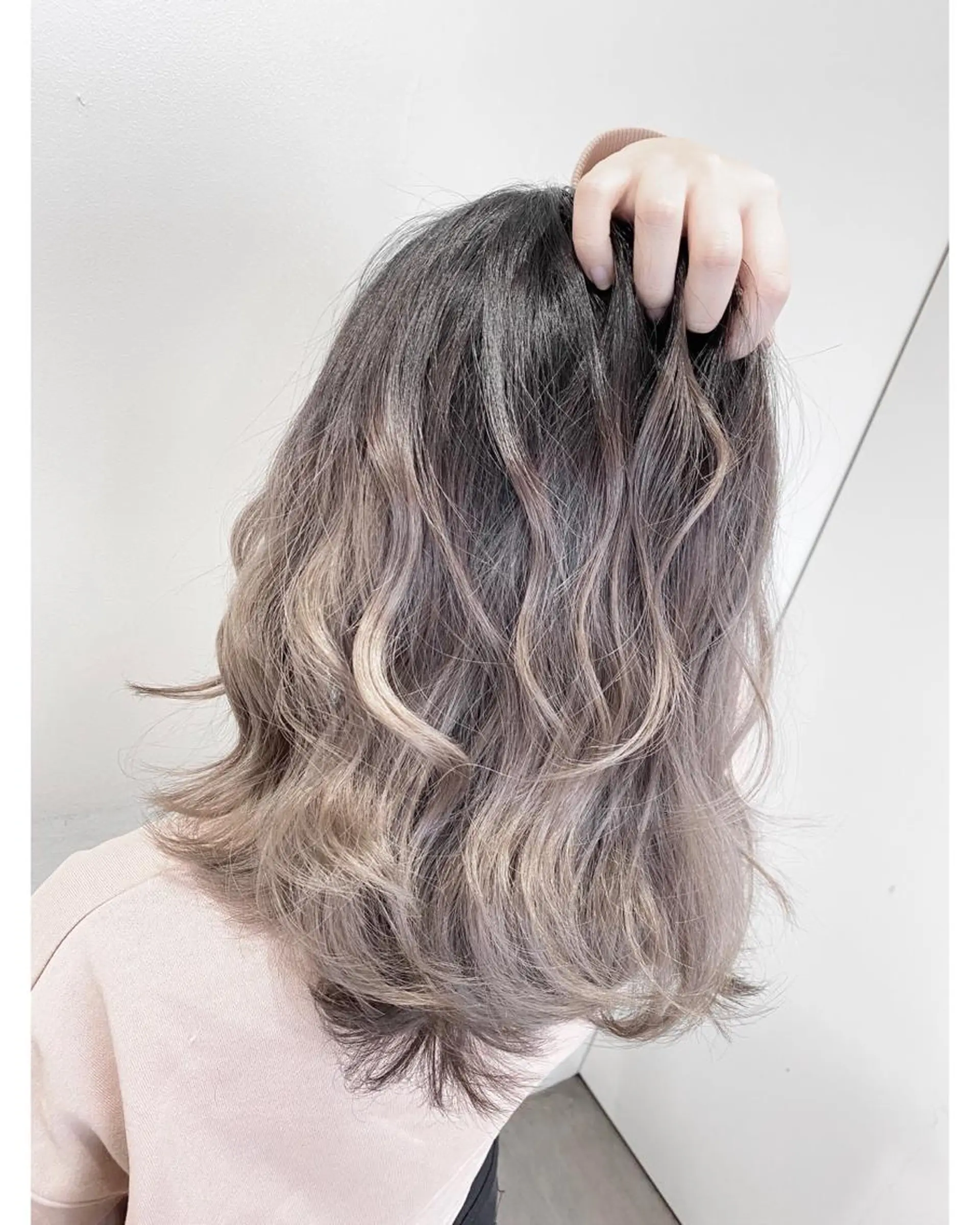 セミロング カラー バレイヤージュ レイヤーカット 💓シールエクステ for...のヘアスタイル