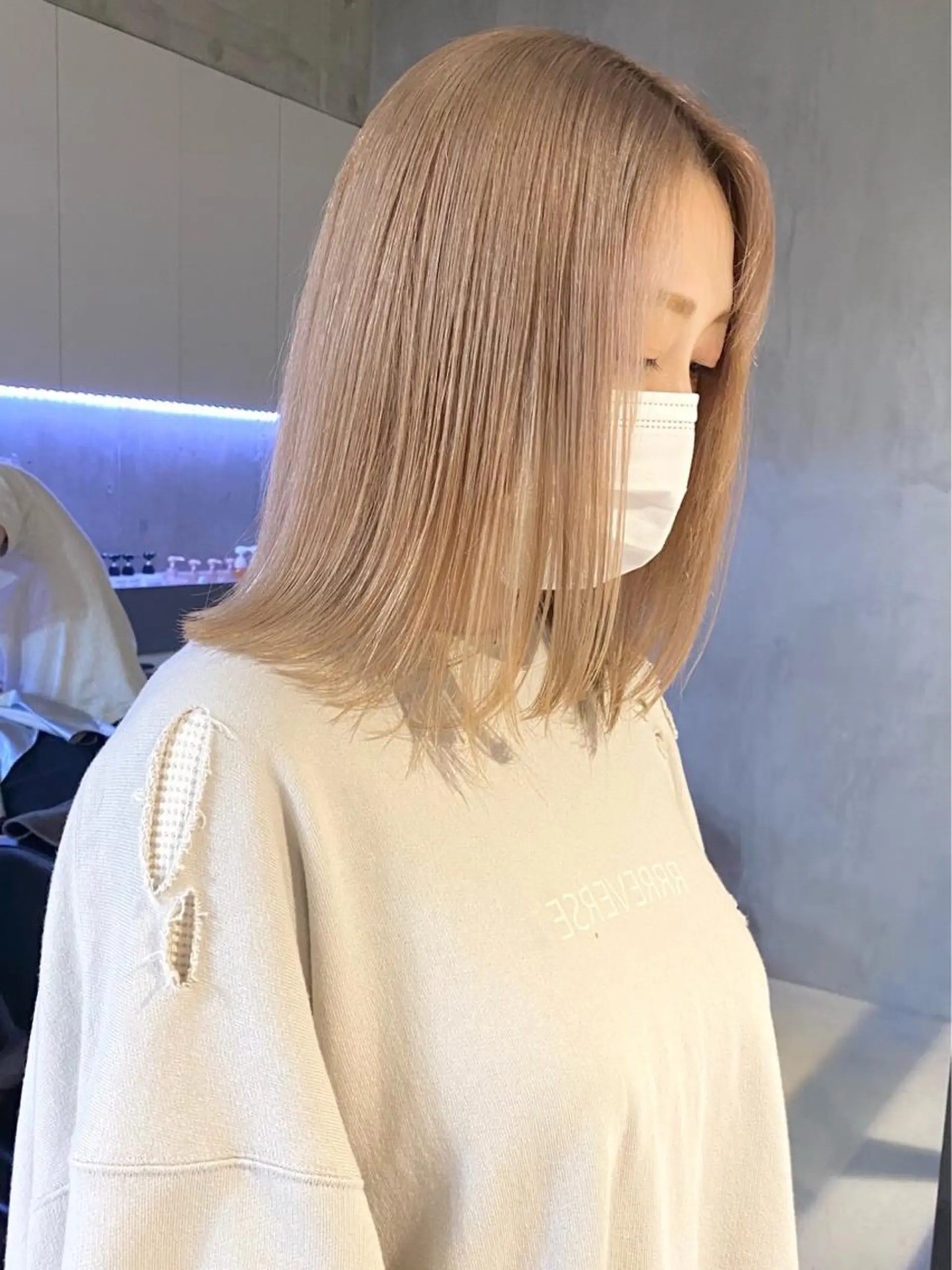 ミディアム カラー ヘアアレンジ ベージュカラー ハイトーンカラー ハイトーンベージュ カット ヘアカラー ショートヘア原宿 fifth コシのヘアスタイル